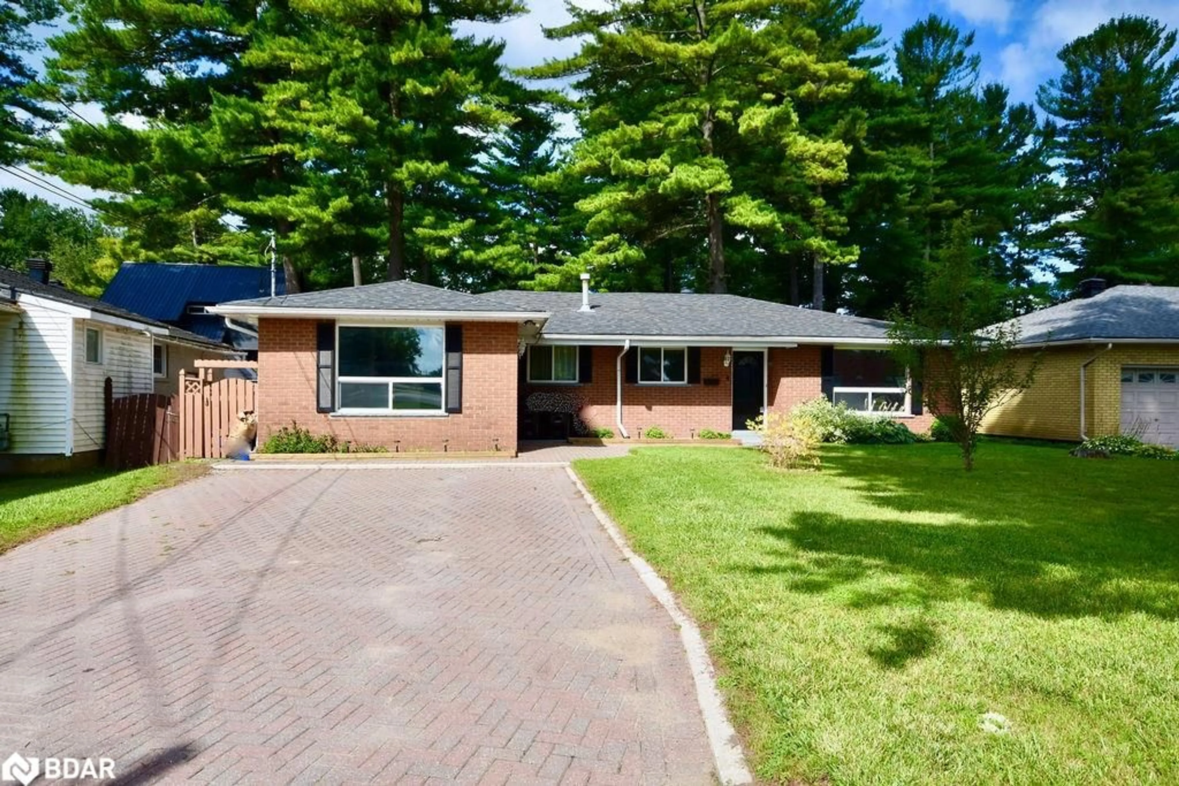 Home with brick exterior material for 4 Bushey Ave, Angus Ontario L0M 1B3