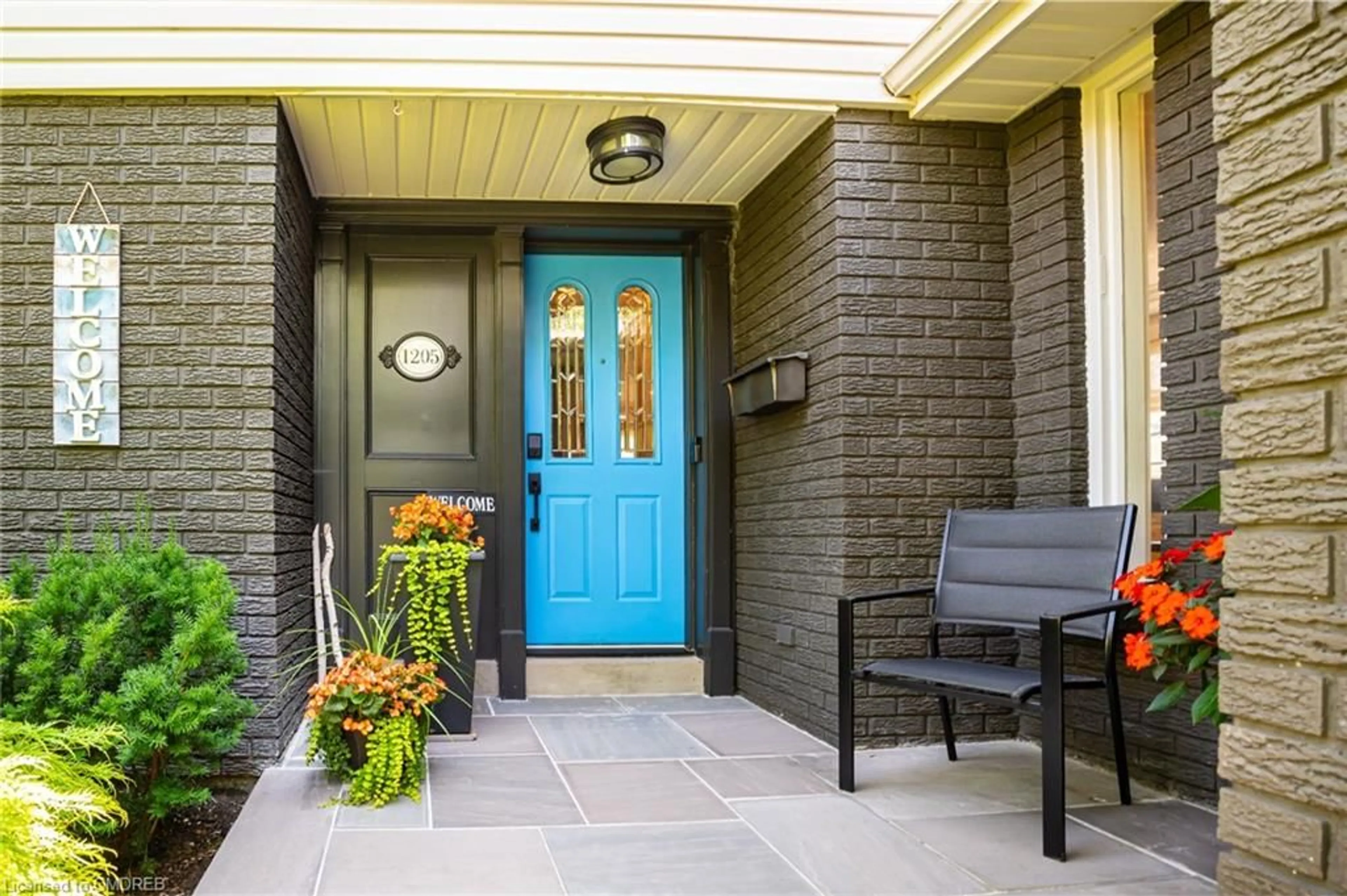 Indoor entryway for 1205 Lambeth Rd, Oakville Ontario L6H 2E1