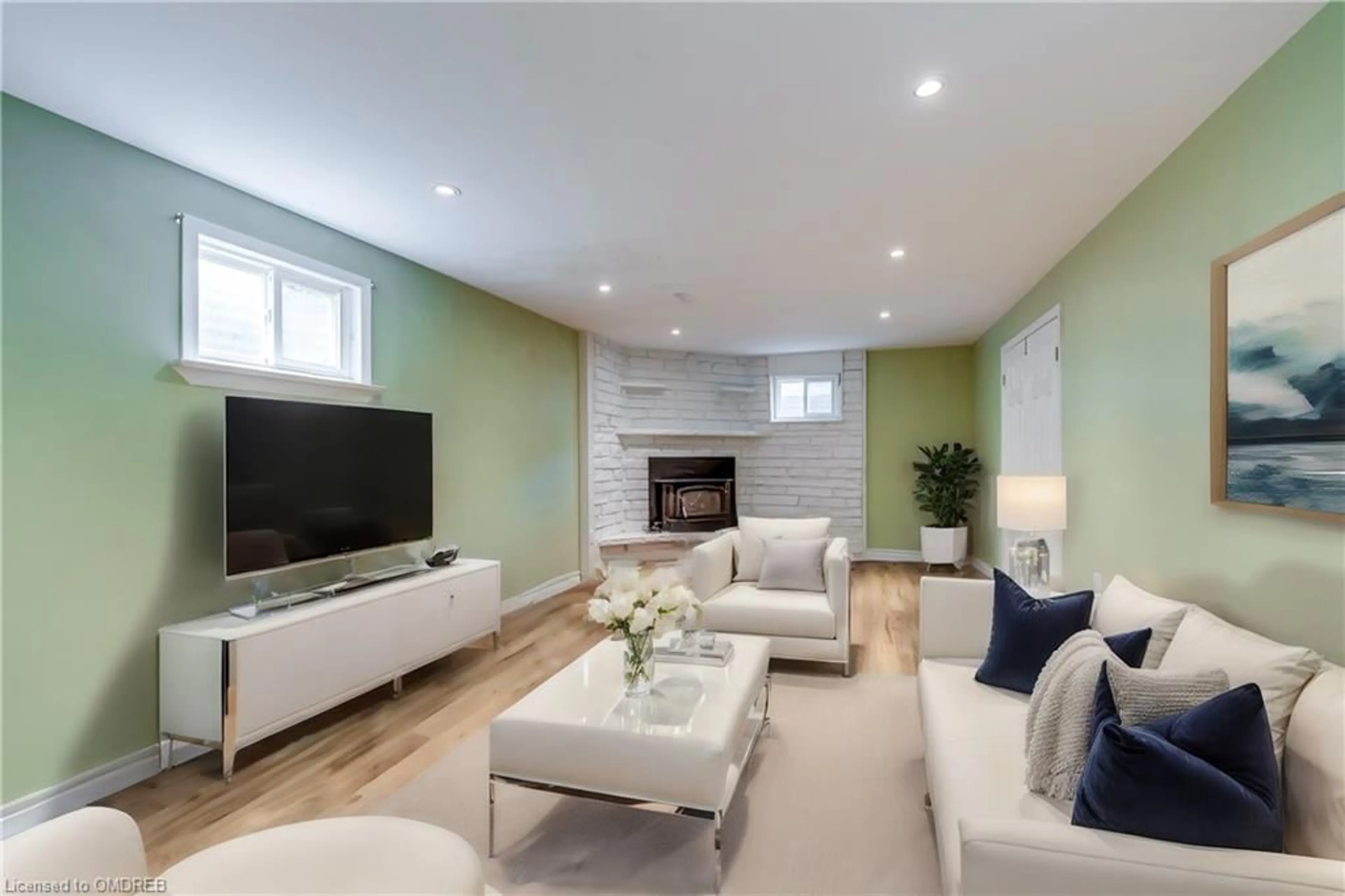 Living room for 183 Elmwood Rd, Oakville Ontario L6K 2A8