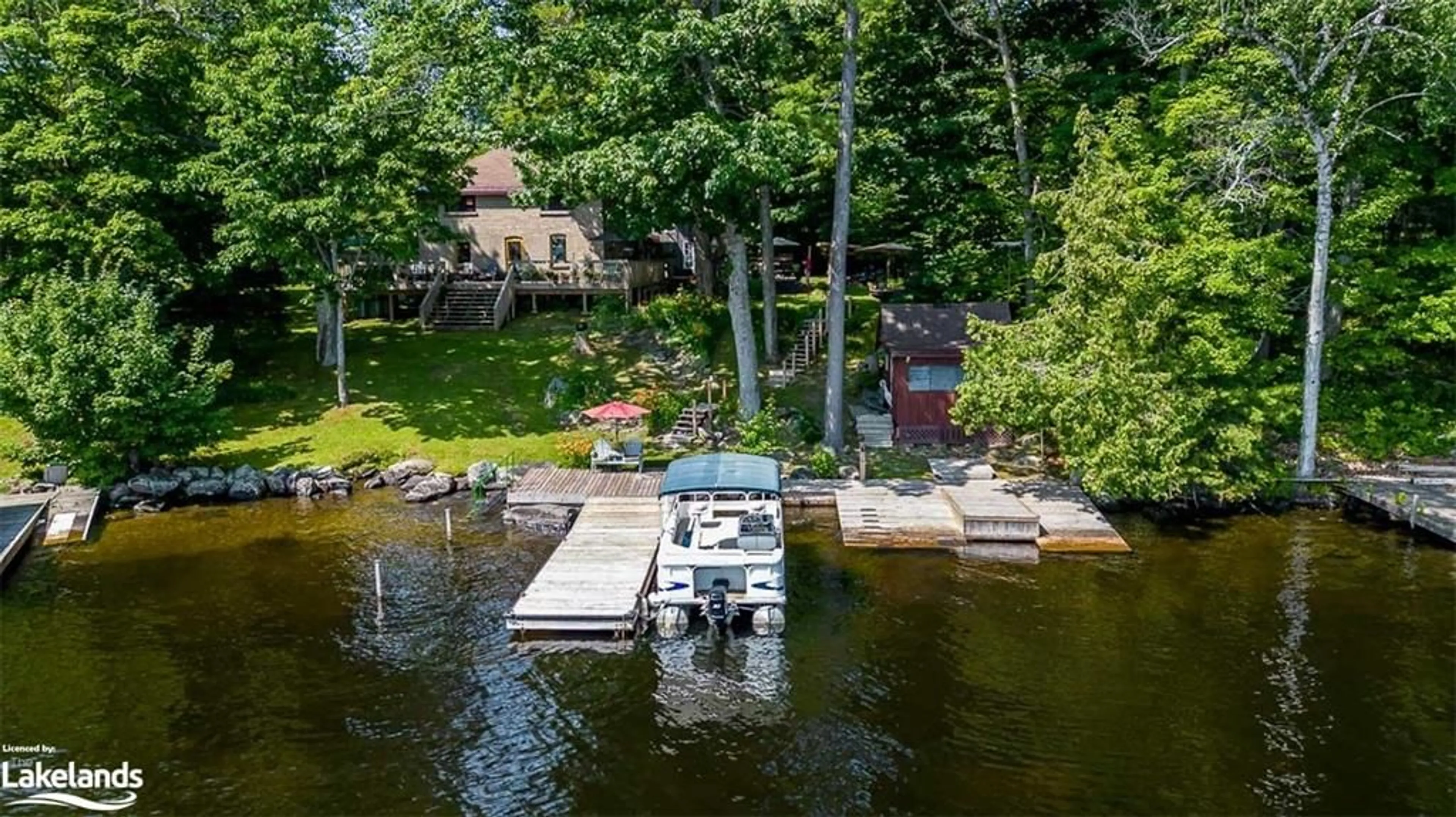 Patio for 1641 Walkers Point Rd, Gravenhurst Ontario P1P 1R2