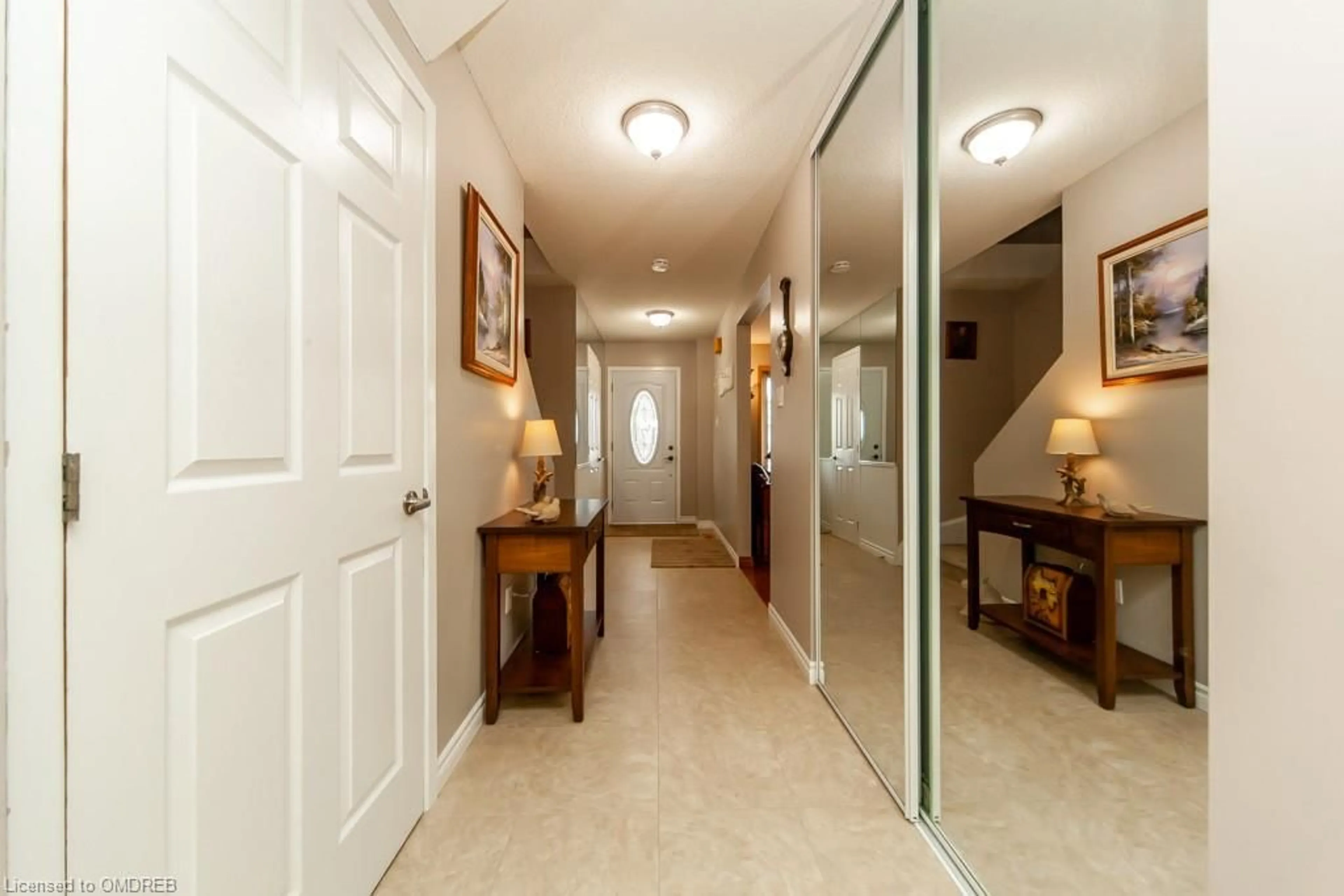 Indoor foyer for 847 Cedarbrae Ave, Milton Ontario L9T 3W9