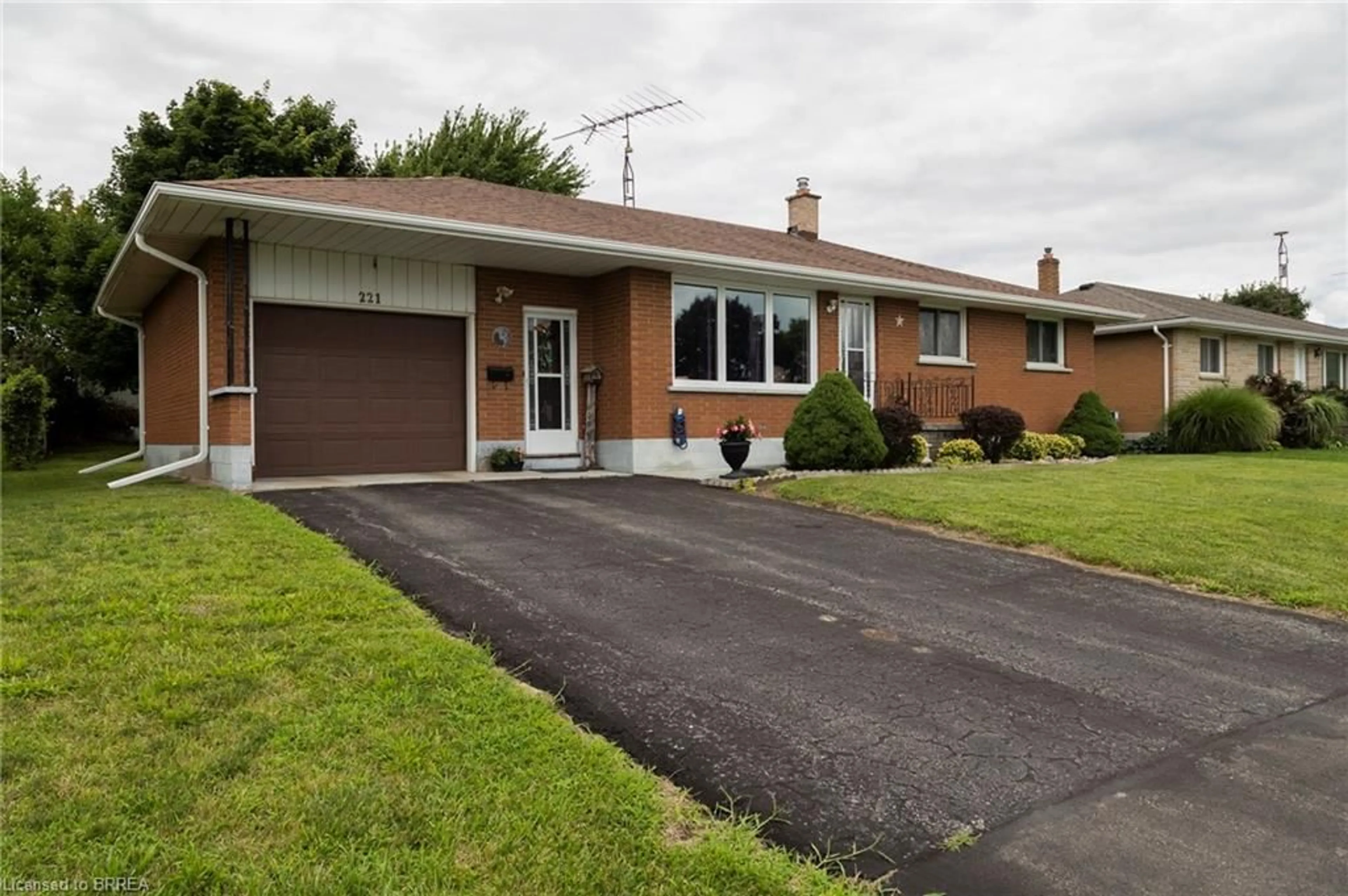 Frontside or backside of a home for 221 Argyle Ave, Delhi Ontario N4B 1J8