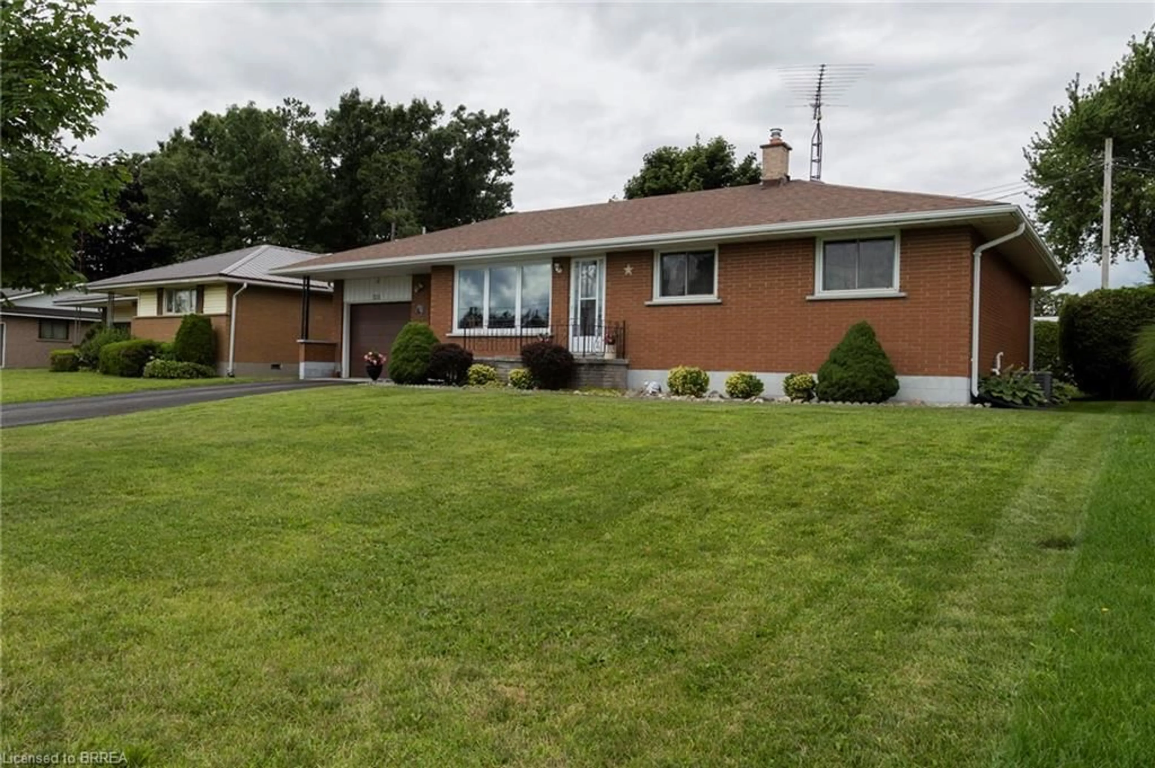 Frontside or backside of a home for 221 Argyle Ave, Delhi Ontario N4B 1J8