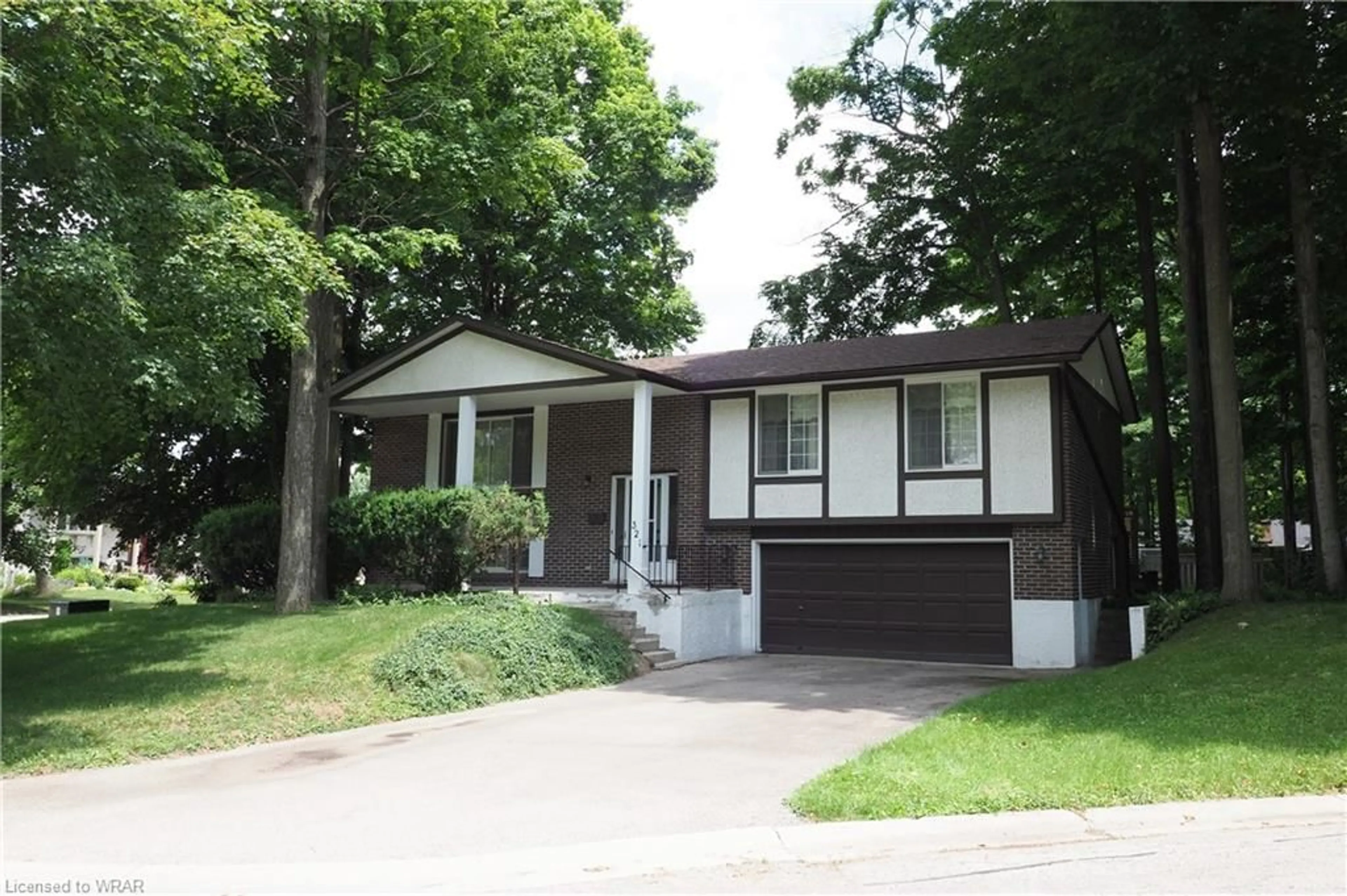 Frontside or backside of a home for 321 Parkmount Pl, Waterloo Ontario N2L 5R2