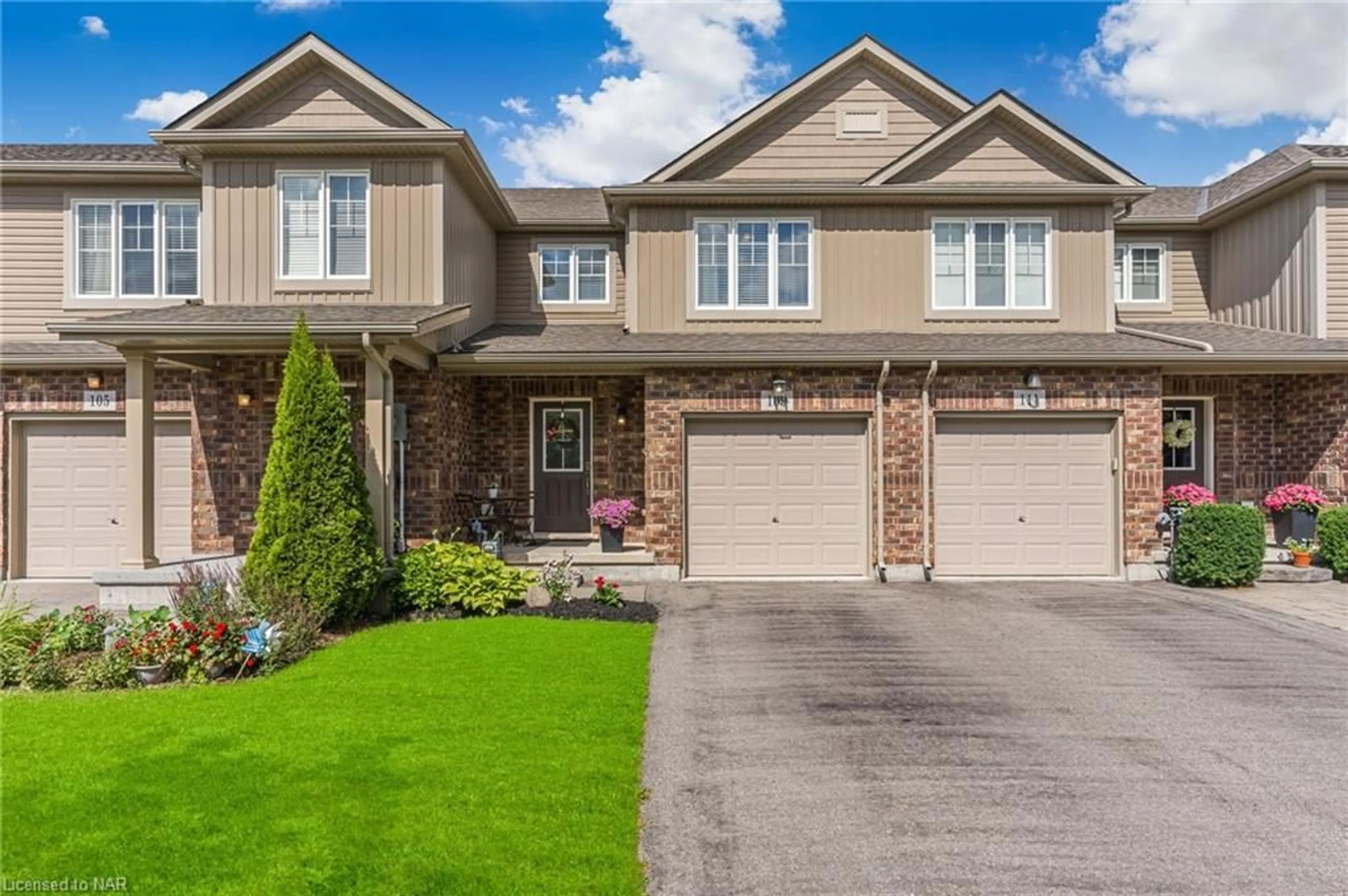 Frontside or backside of a home for 109 Roselawn Crescent, Welland Ontario L3C 0B7