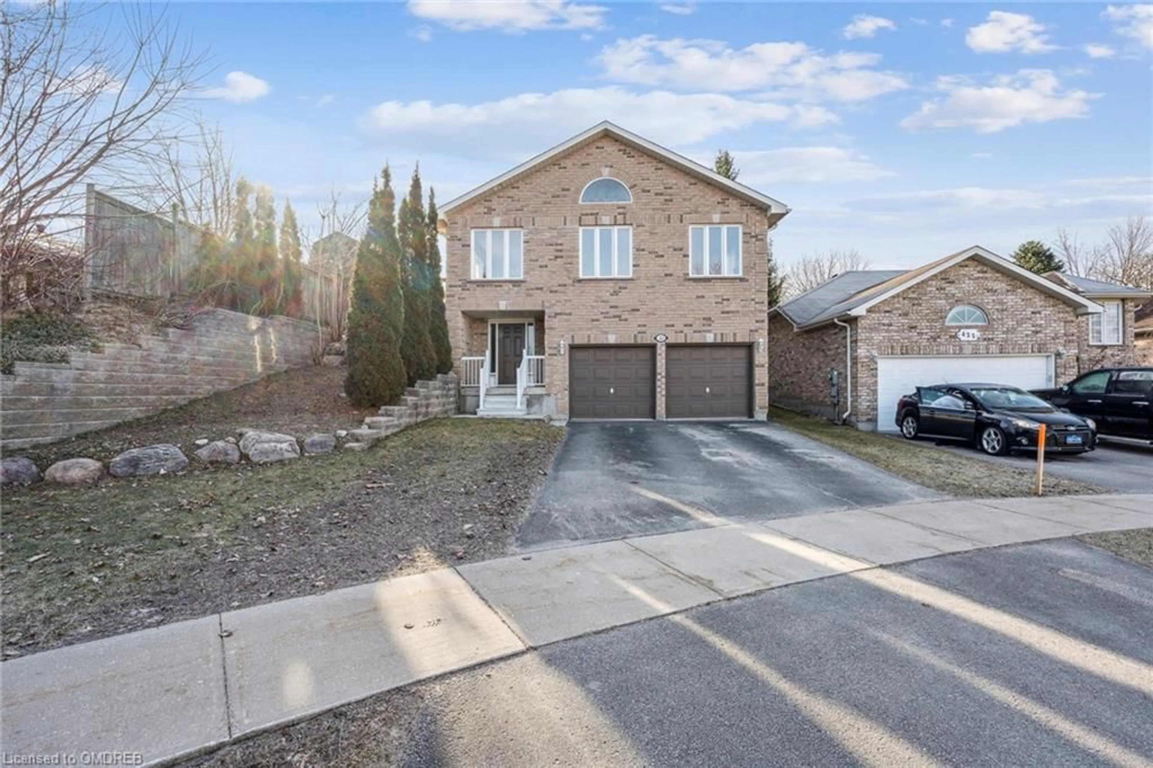 Frontside or backside of a home, the street view for 423 Irwin St, Midland Ontario L4R 2V6