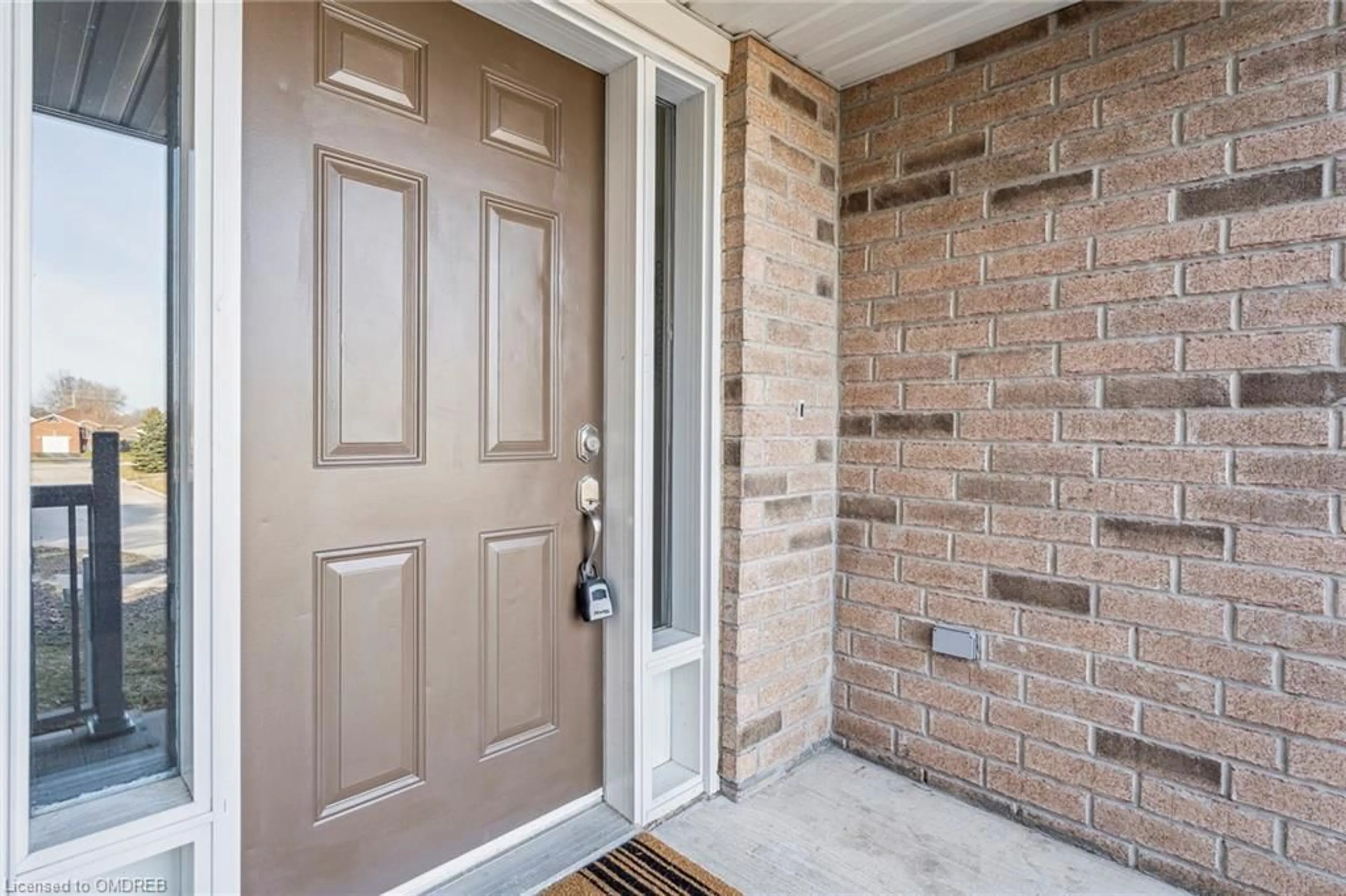 Indoor entryway, cement floor for 423 Irwin St, Midland Ontario L4R 2V6