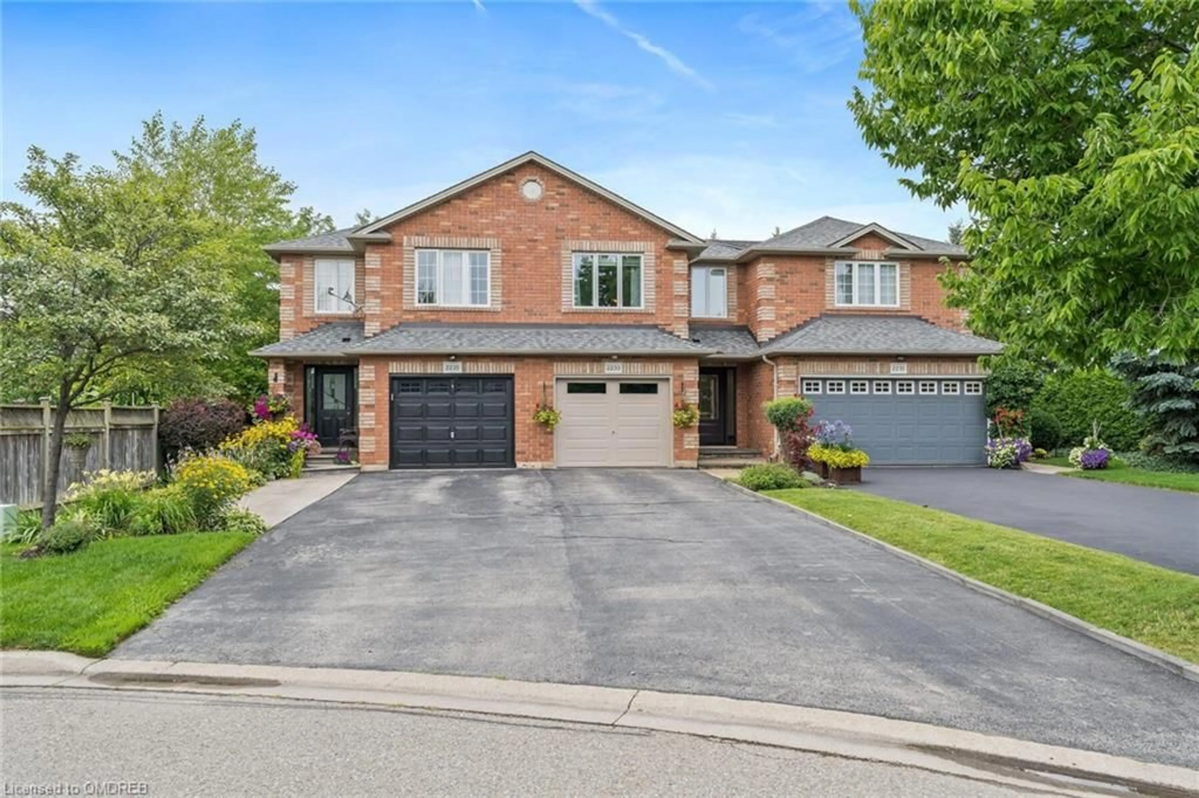 Home with brick exterior material for 2233 Fairbairn Crt, Oakville Ontario L6M 4R2