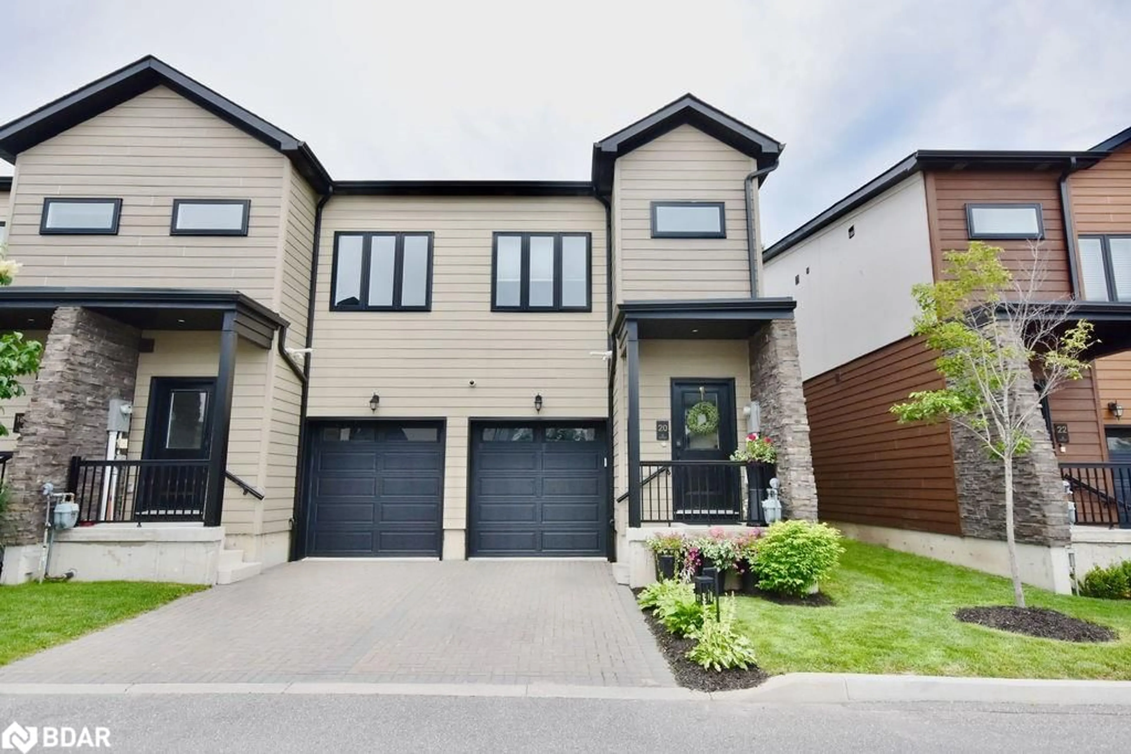 A pic from exterior of the house or condo for 20 Stonehart Lane, Barrie Ontario L4M 7E8