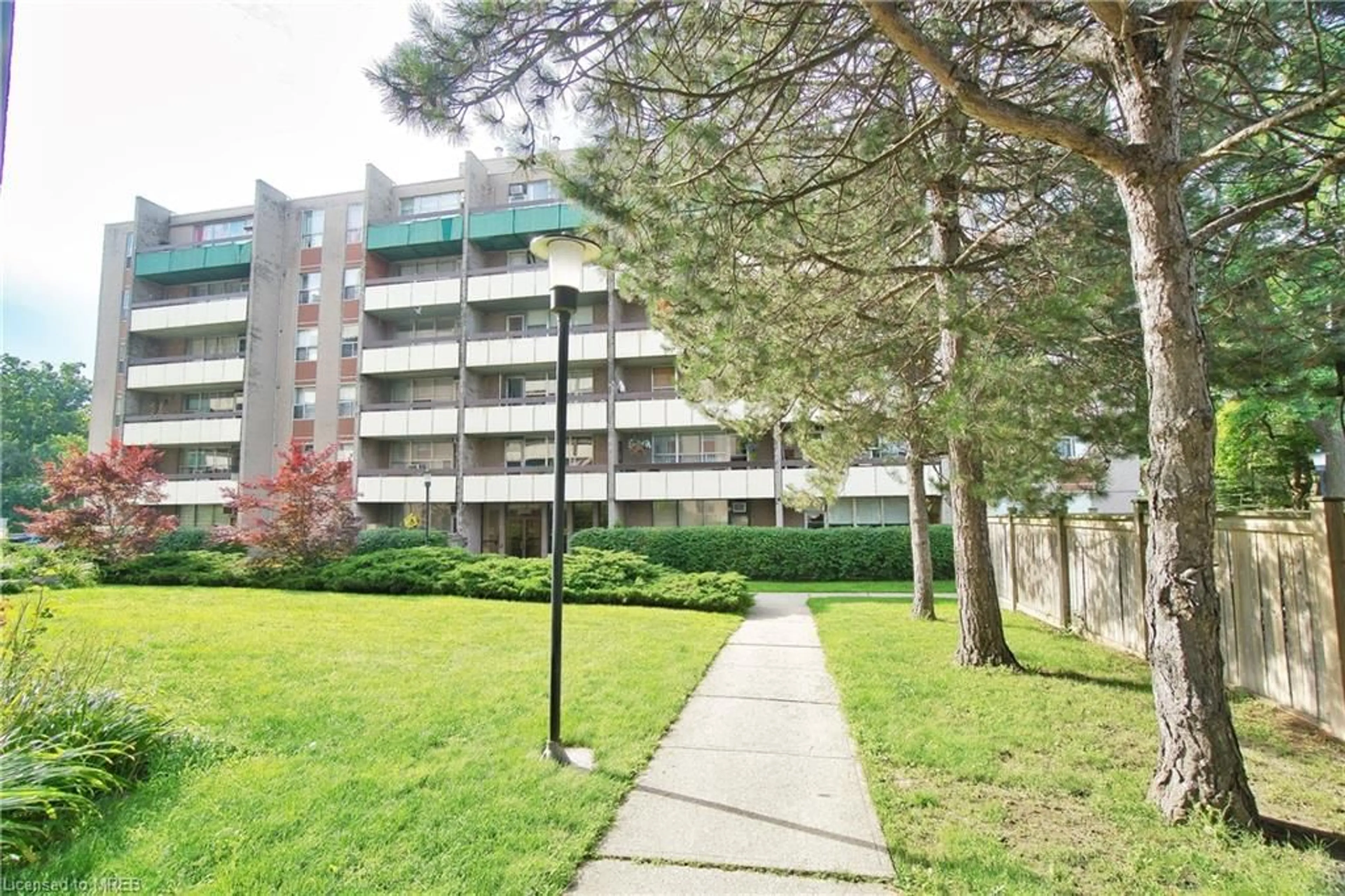 A pic from exterior of the house or condo for 3625 Lake Shore Rd #602, Etobicoke Ontario M8W 4W2