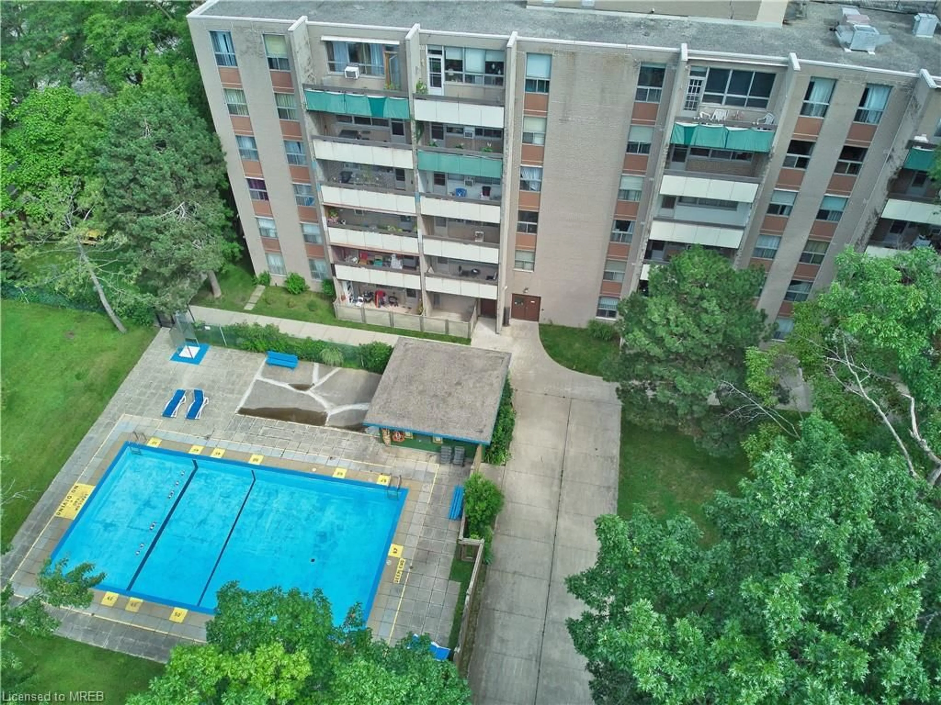 Indoor or outdoor pool for 3625 Lake Shore Rd #602, Etobicoke Ontario M8W 4W2