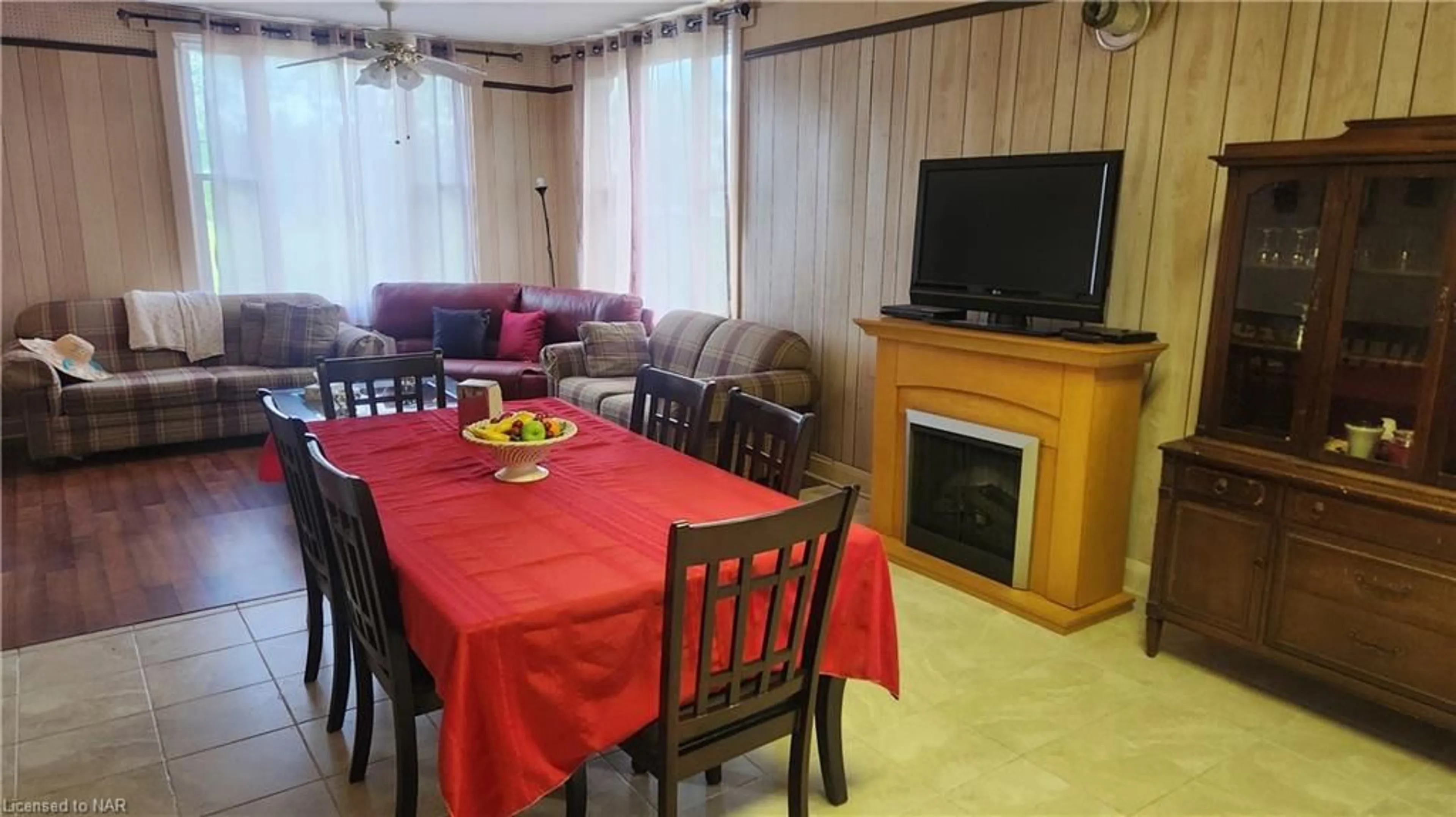 Living room for 12225 Lakeshore St, Wainfleet Ontario L3K 2S3