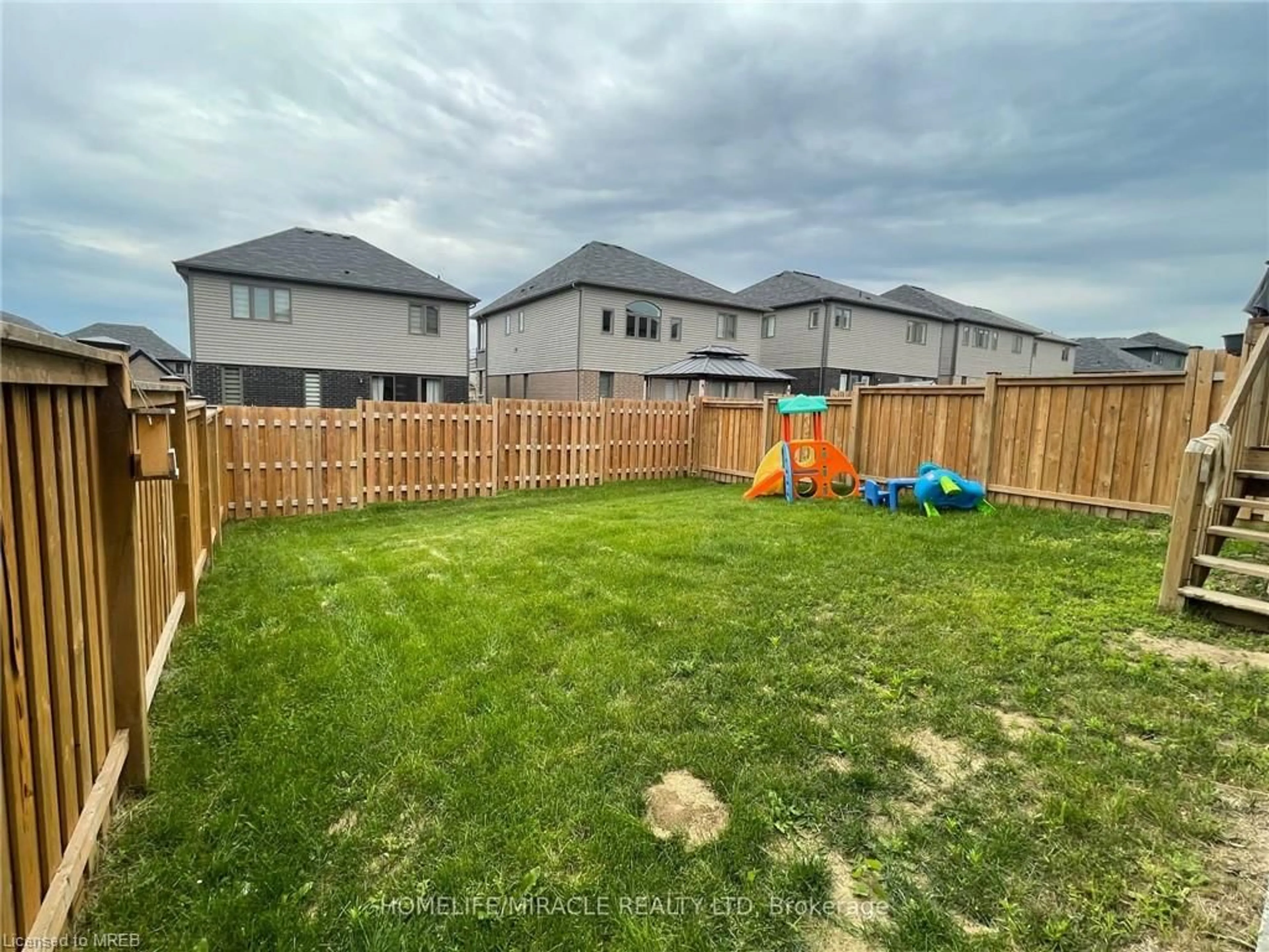 Fenced yard for 41 Baker Lane, Paris Ontario N3L 0J7