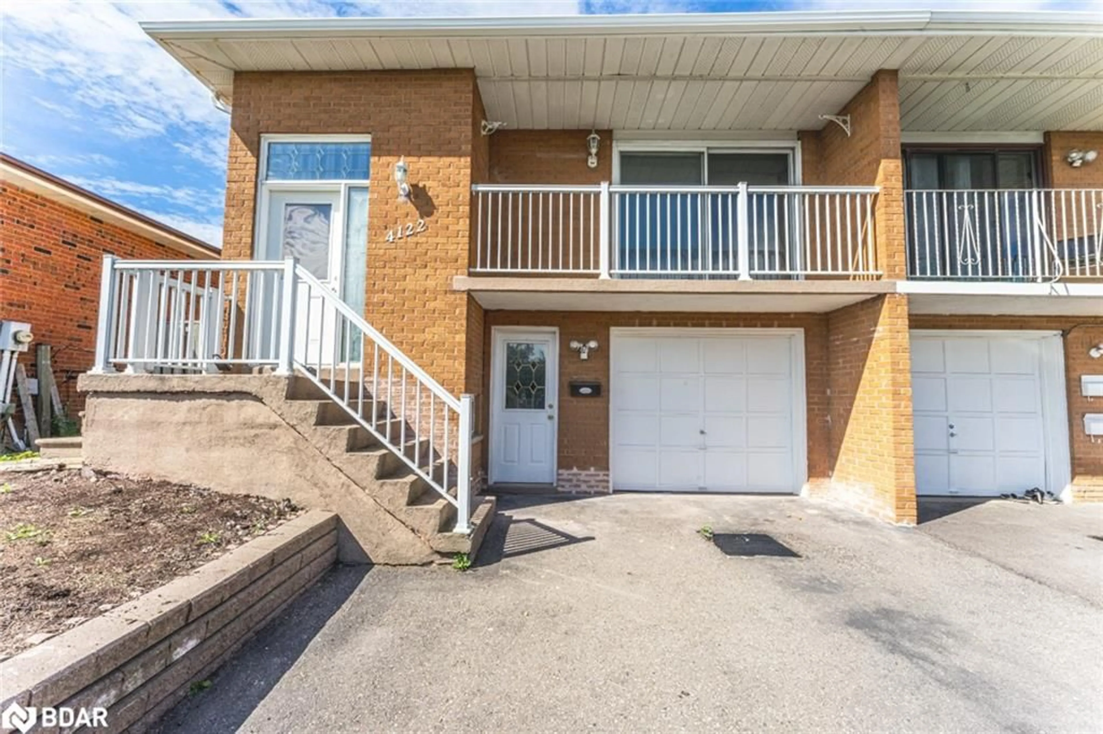 A pic from exterior of the house or condo for 4122 Dursley Cres, Mississauga Ontario L4Z 1J7