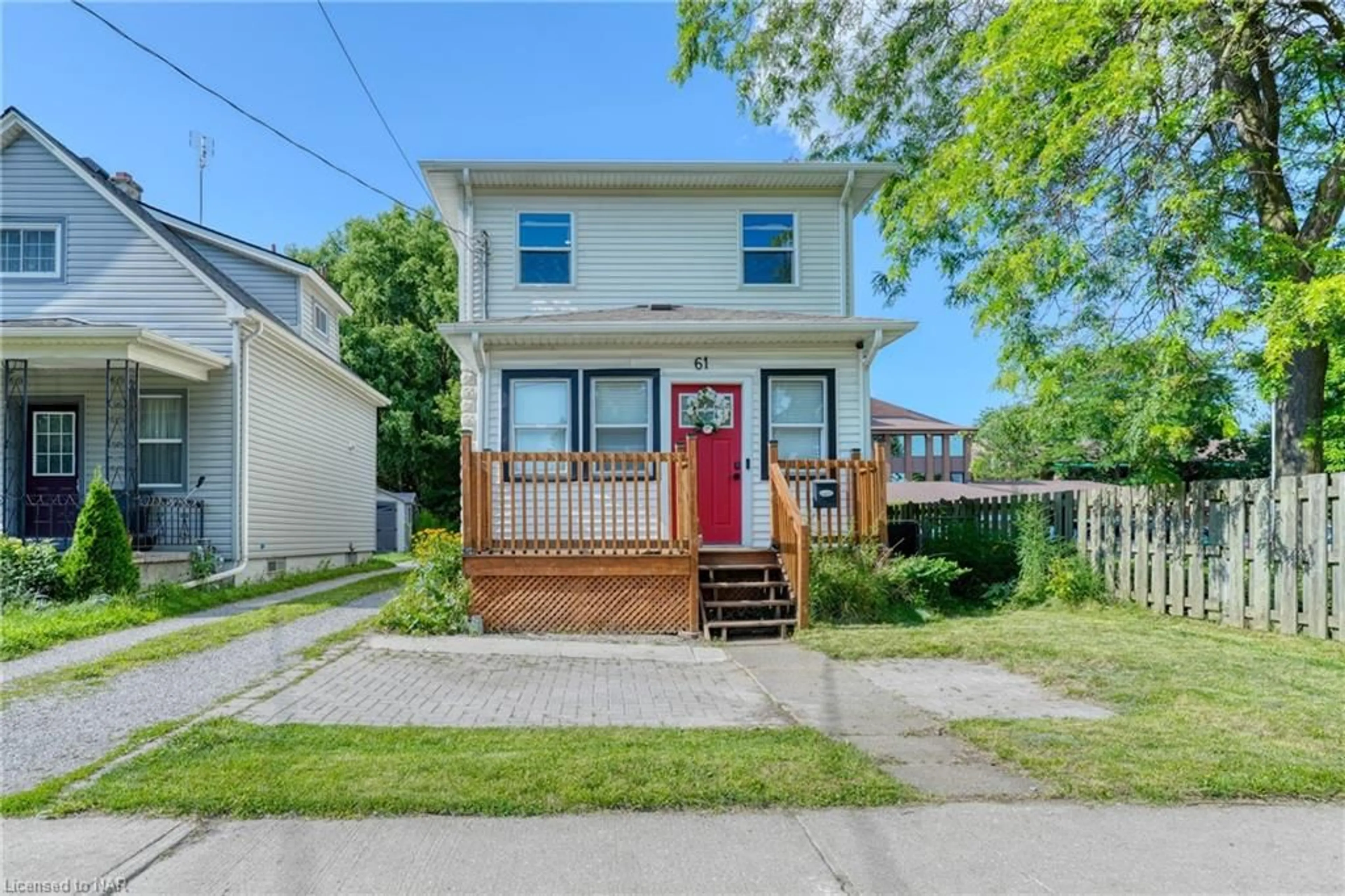 Frontside or backside of a home for 61 Russell Ave, St. Catharines Ontario L2R 1V6