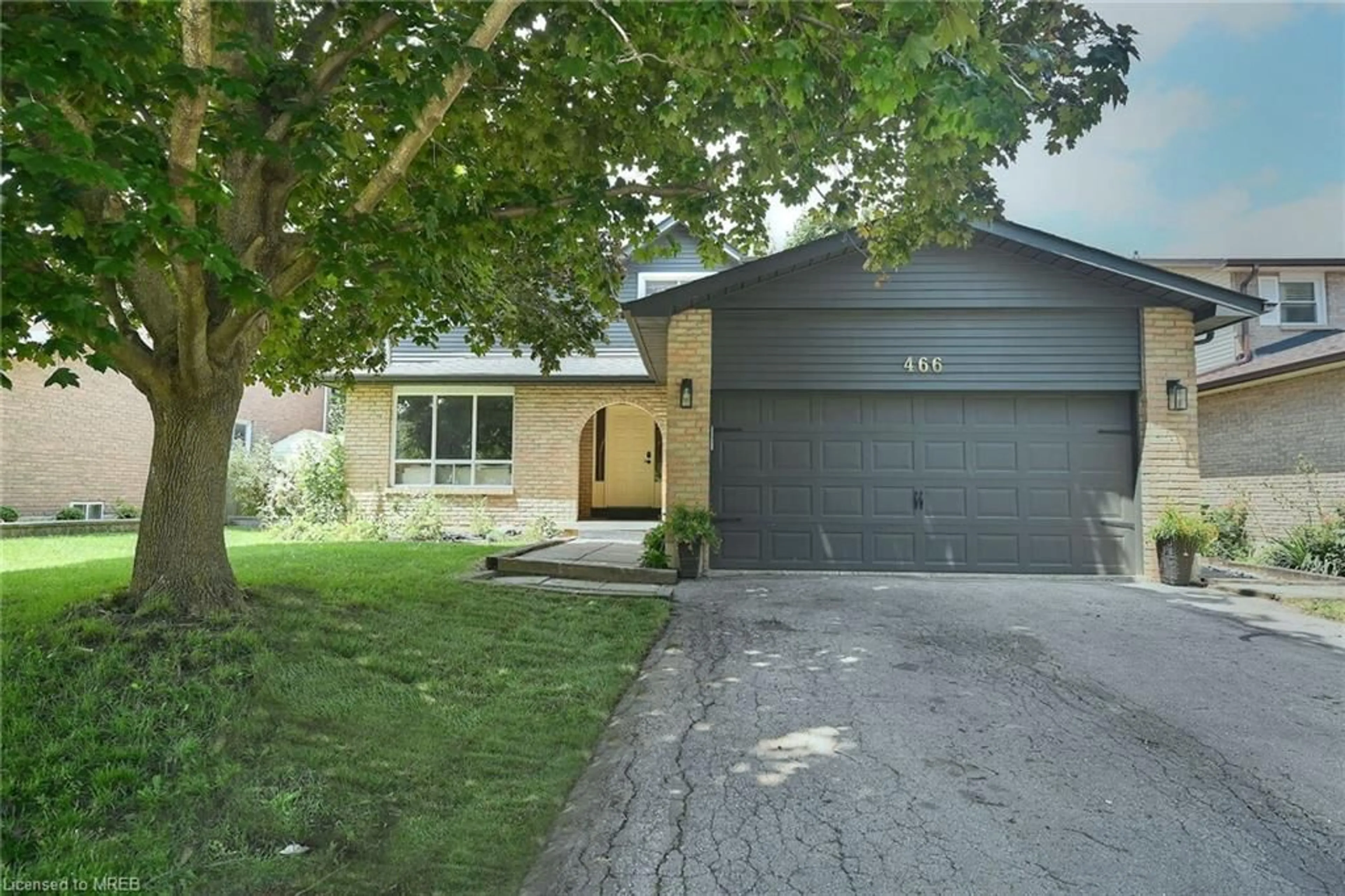 Frontside or backside of a home for 466 Bell St, Milton Ontario L9T 2B5