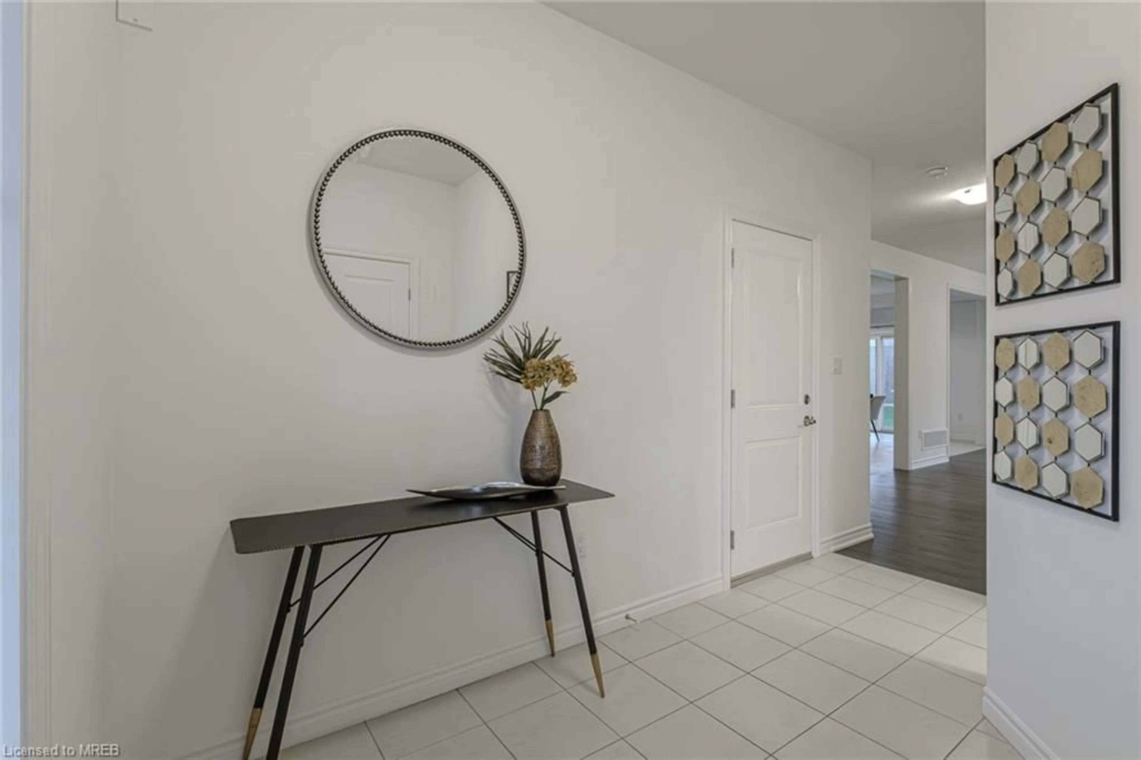 Indoor entryway for 27 Mclaren Avenue Ave, Brantford Ontario N3T 5L5