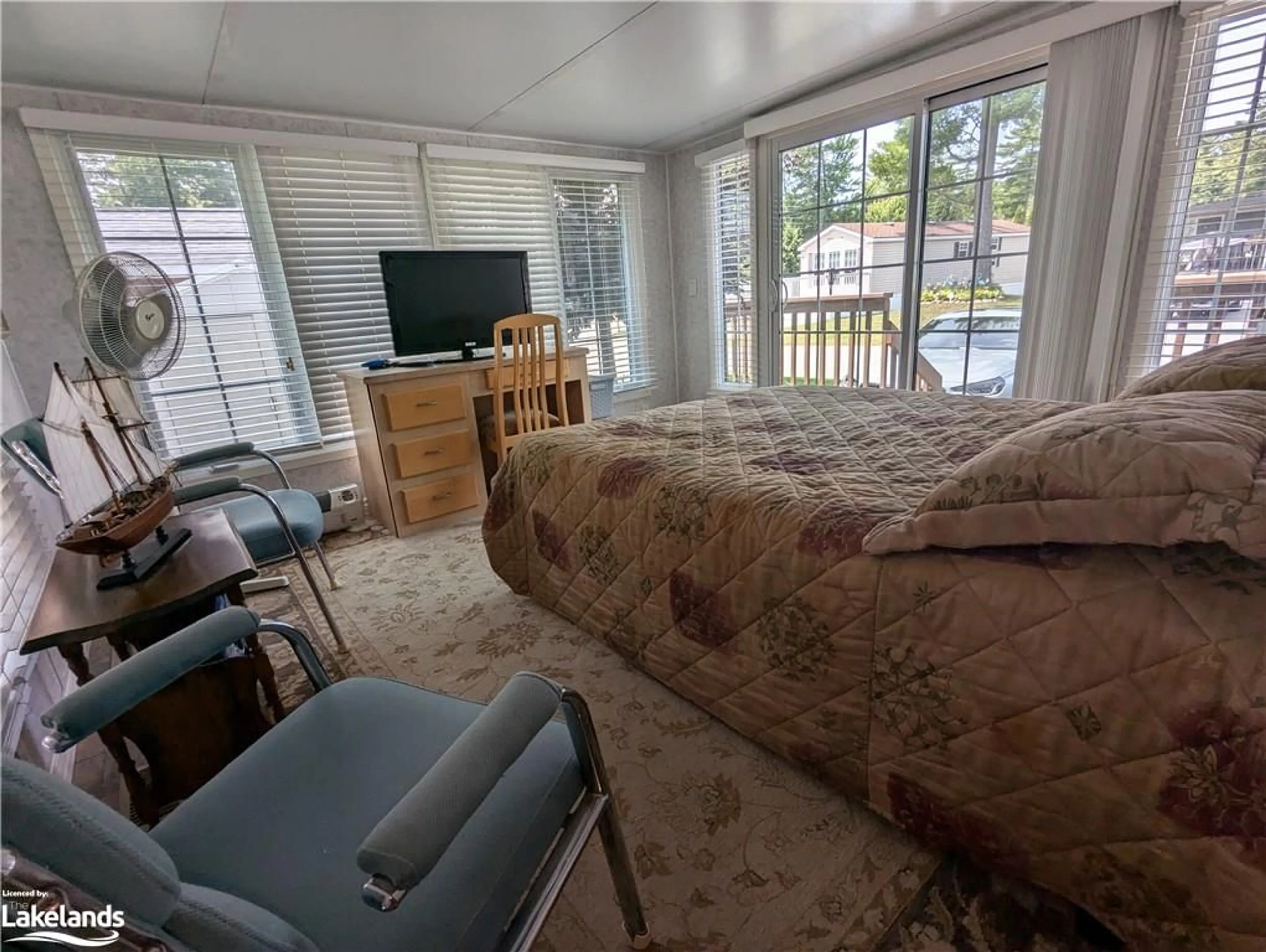 A pic of a room, wood floors for 3 White Pines Trail, Wasaga Beach Ontario L9Z 1X7