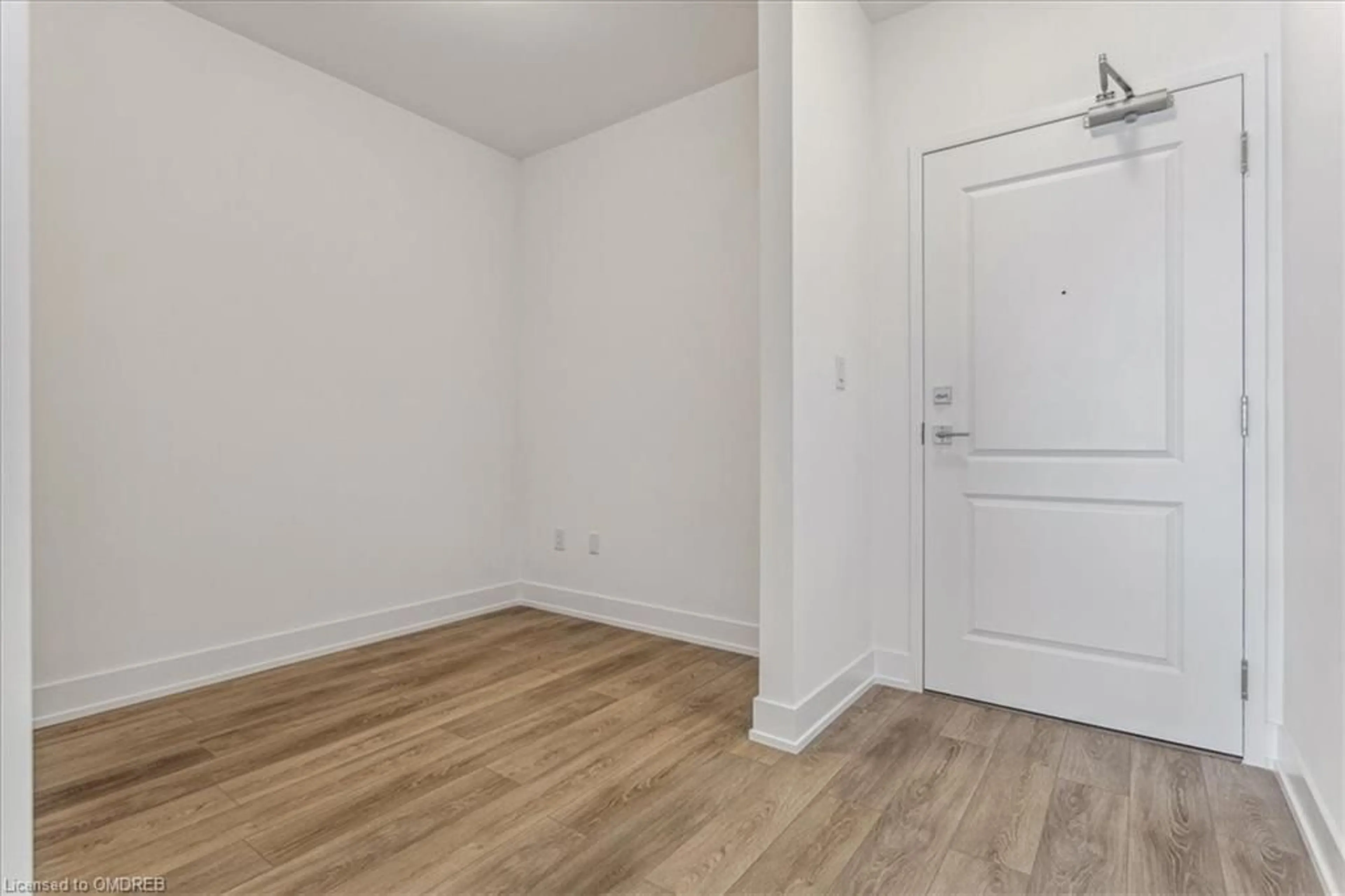 A pic of a room for 470 Dundas St #906, Waterdown Ontario L8B 2A6