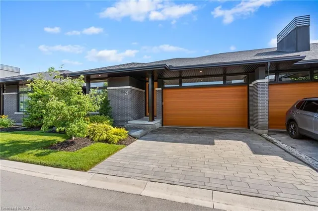 21 Taliesin Trail, Welland 2