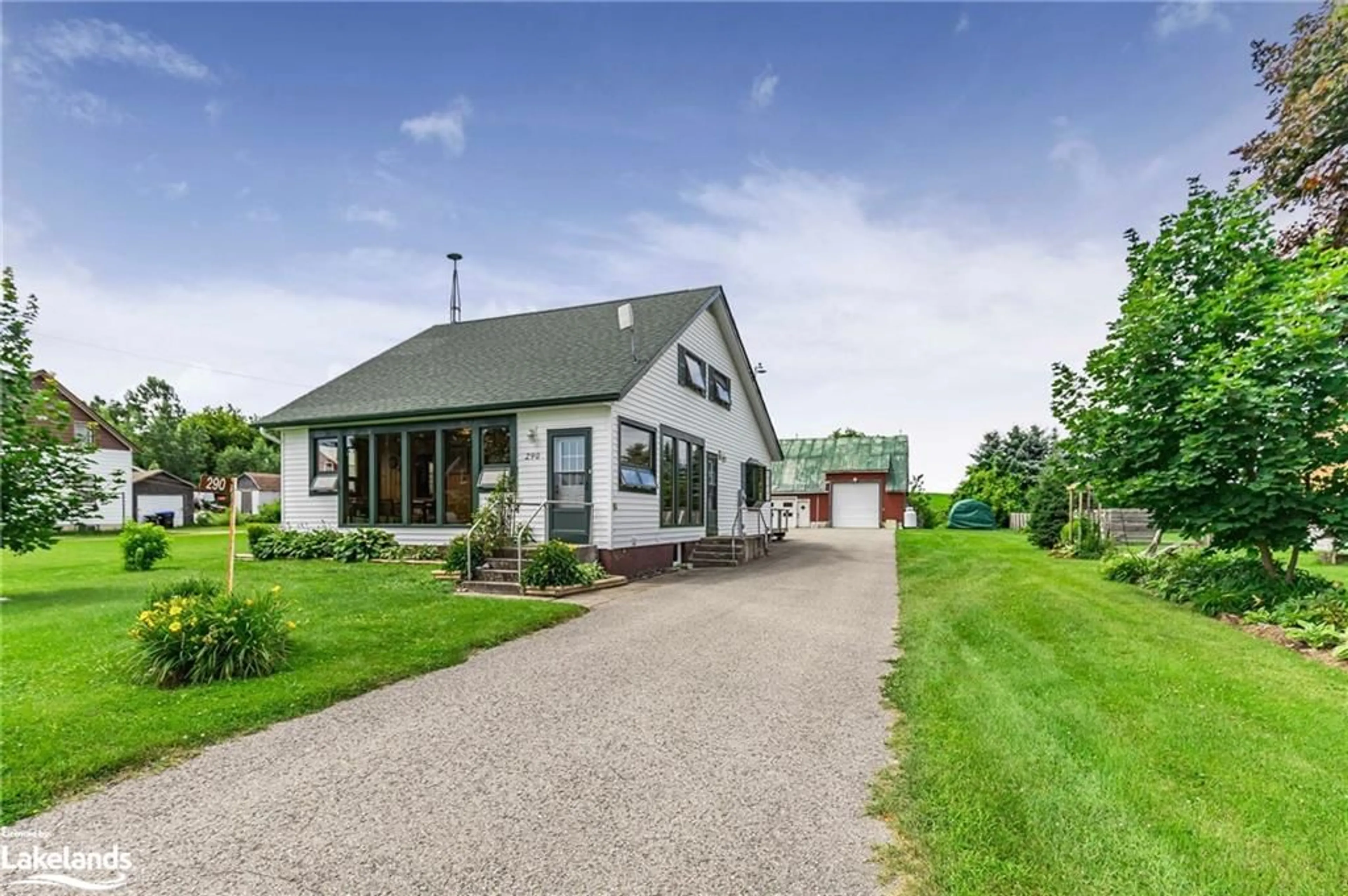 Cottage for 290 Lafontaine Rd, Tiny Ontario L9M 1R3