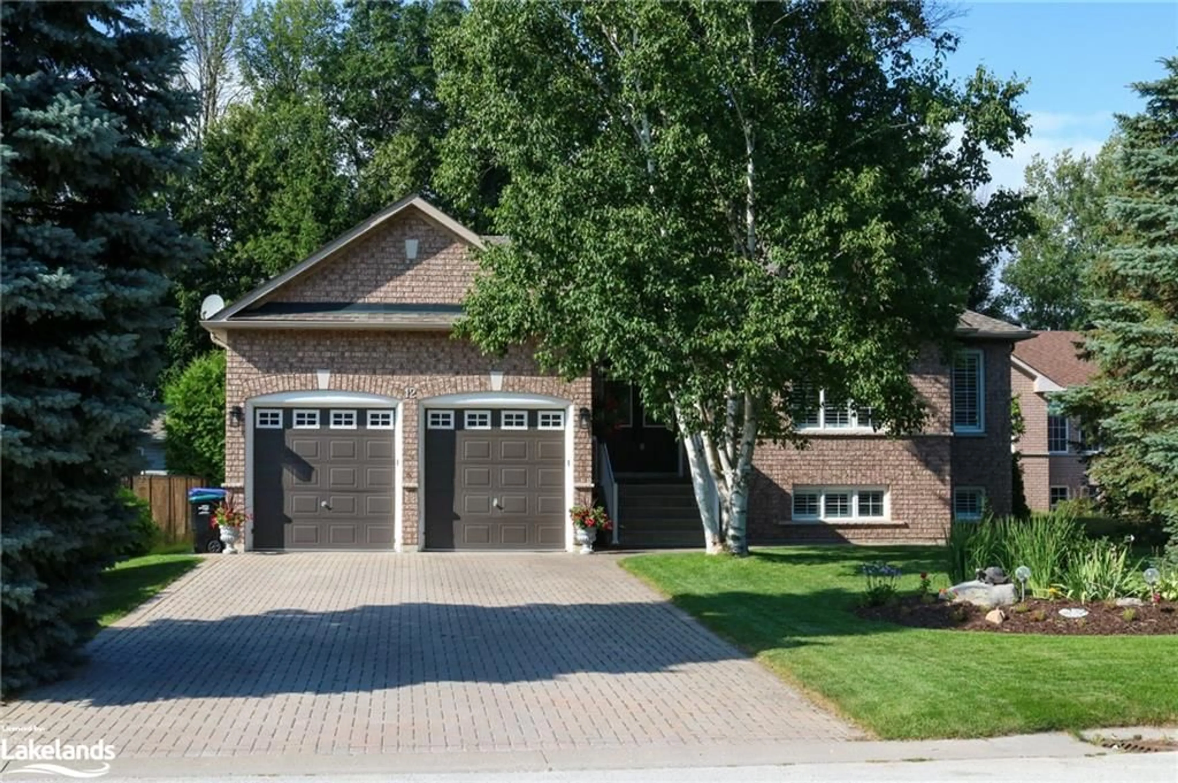 Home with brick exterior material for 12 Bay Crt, Wasaga Beach Ontario L9Z 1P7