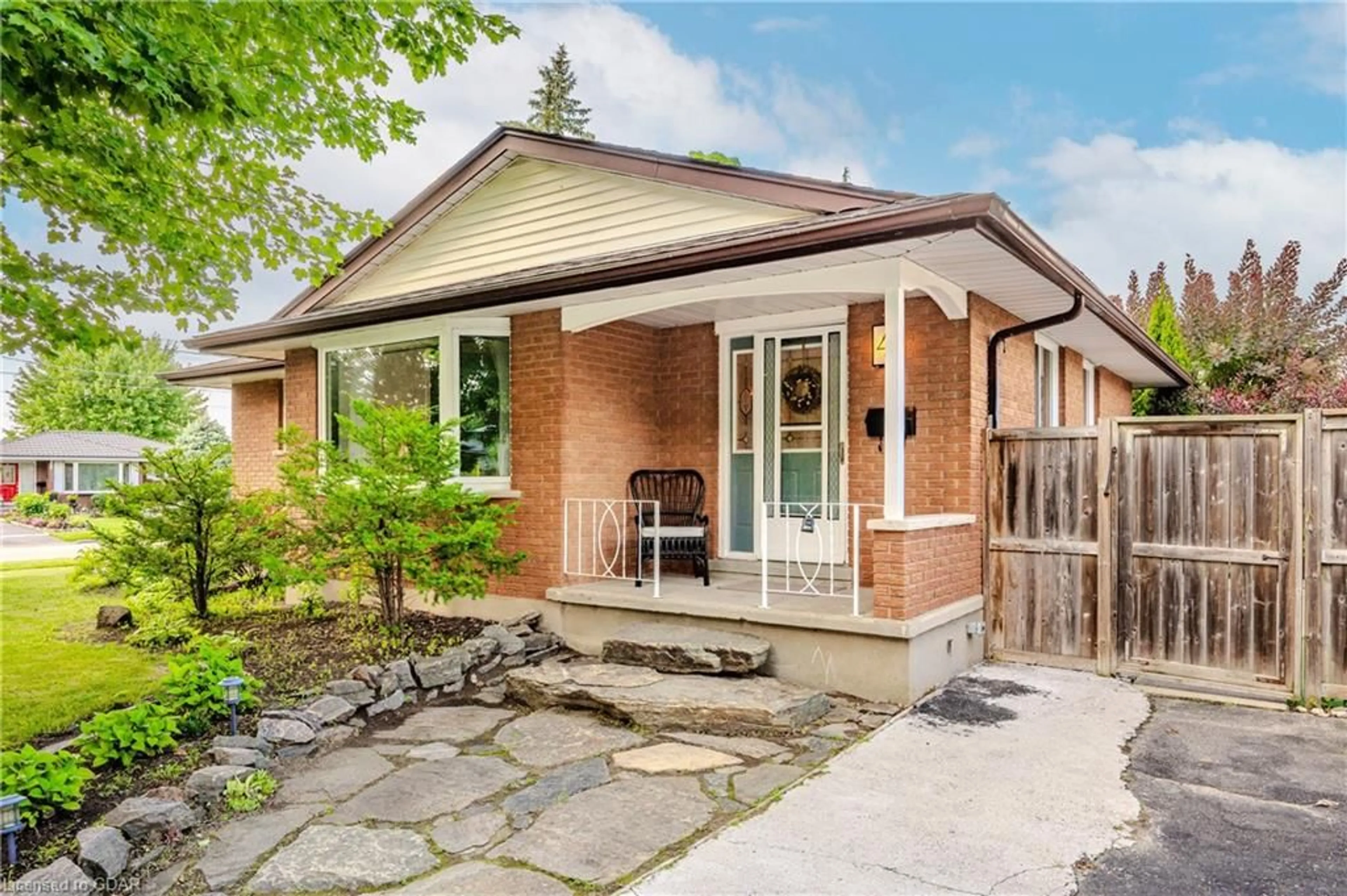 Home with brick exterior material for 4 Blackbird Cres, Guelph Ontario N1E 3K5