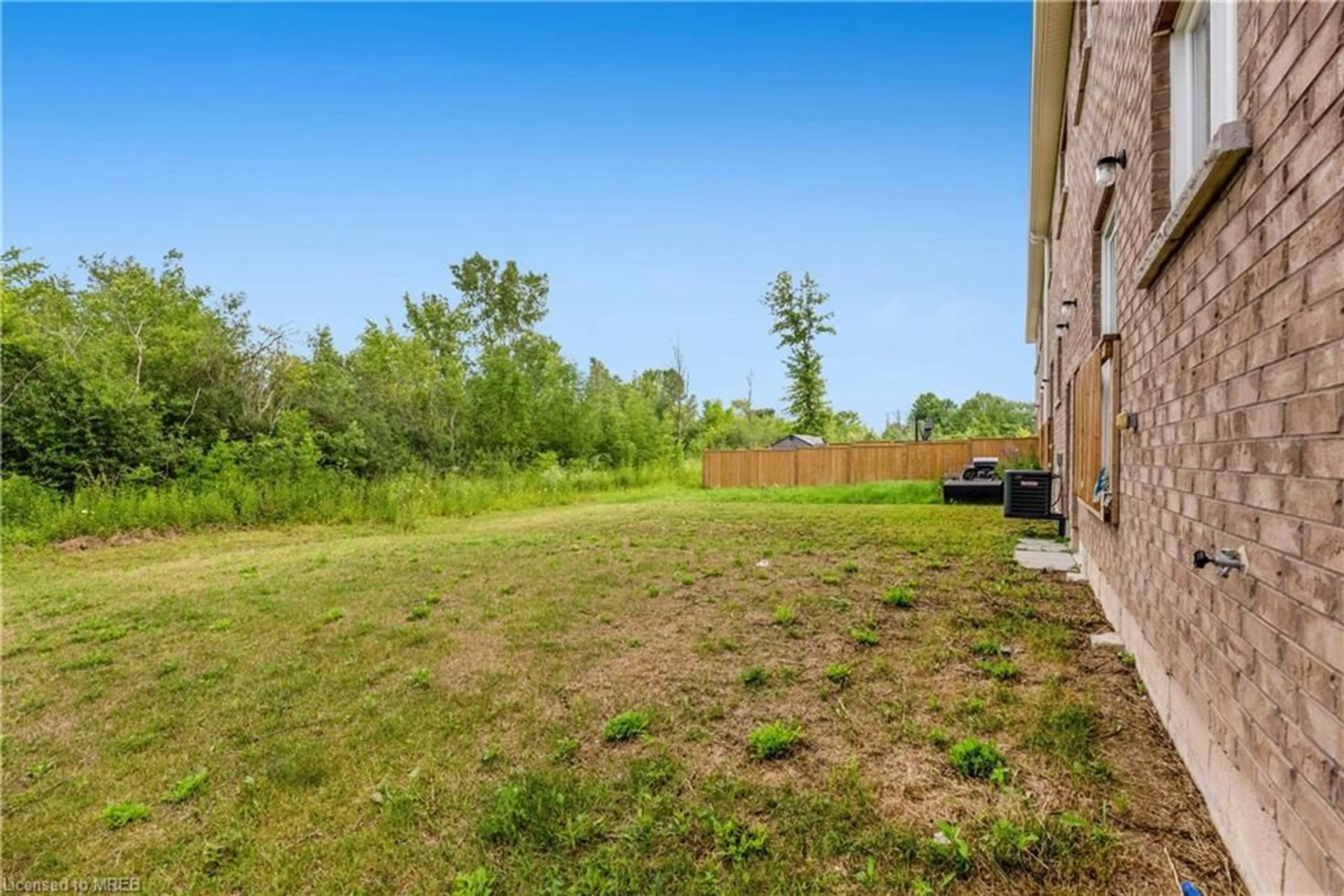 Fenced yard for 1198 Plato Drive, Fort Erie Ontario L2A 0C7