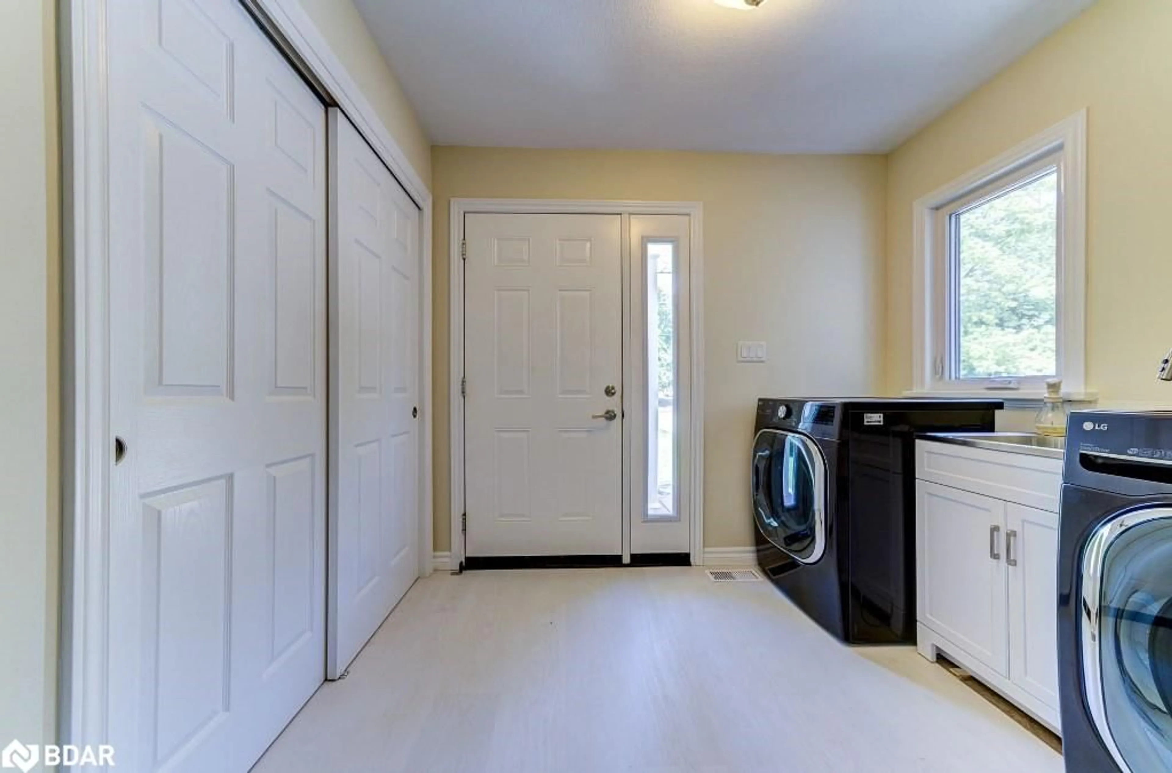 Indoor entryway, wood floors for 1213 Shore Acres Dr, Innisfil Ontario L0L 1R0