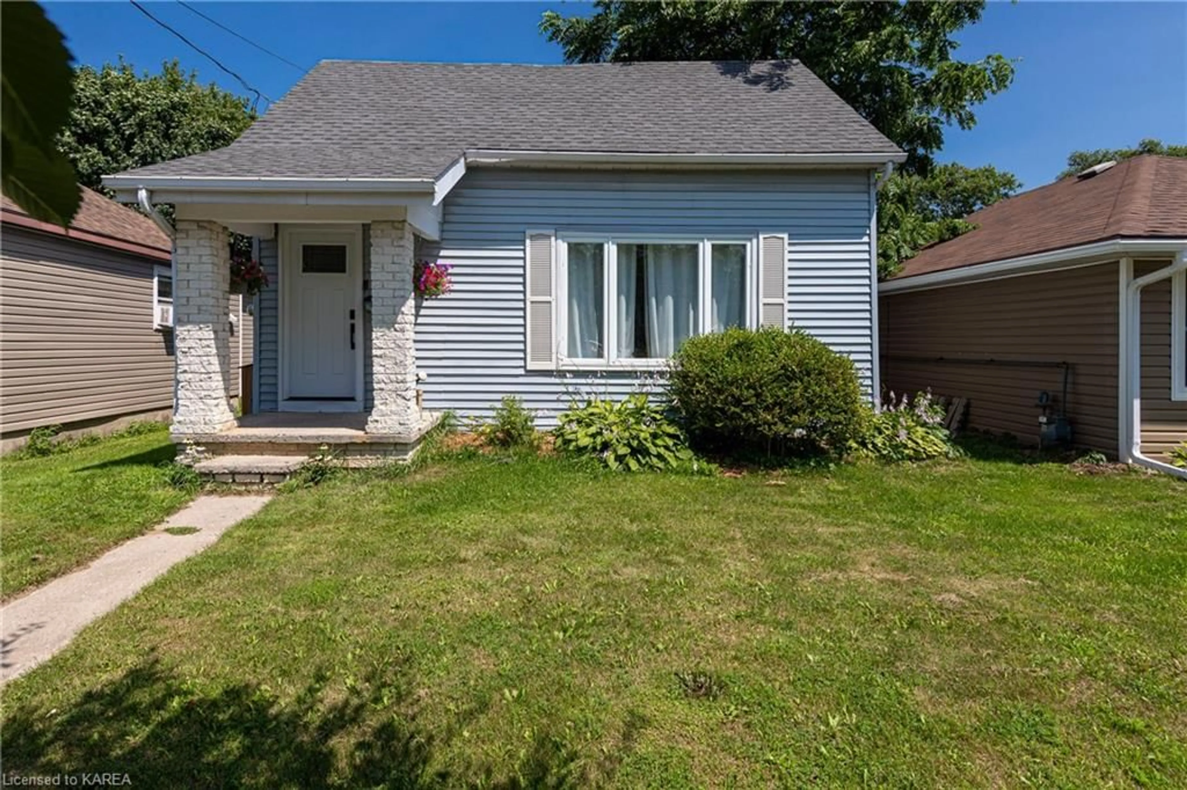 Frontside or backside of a home for 27 Connaught St, Kingston Ontario K7K 4W1