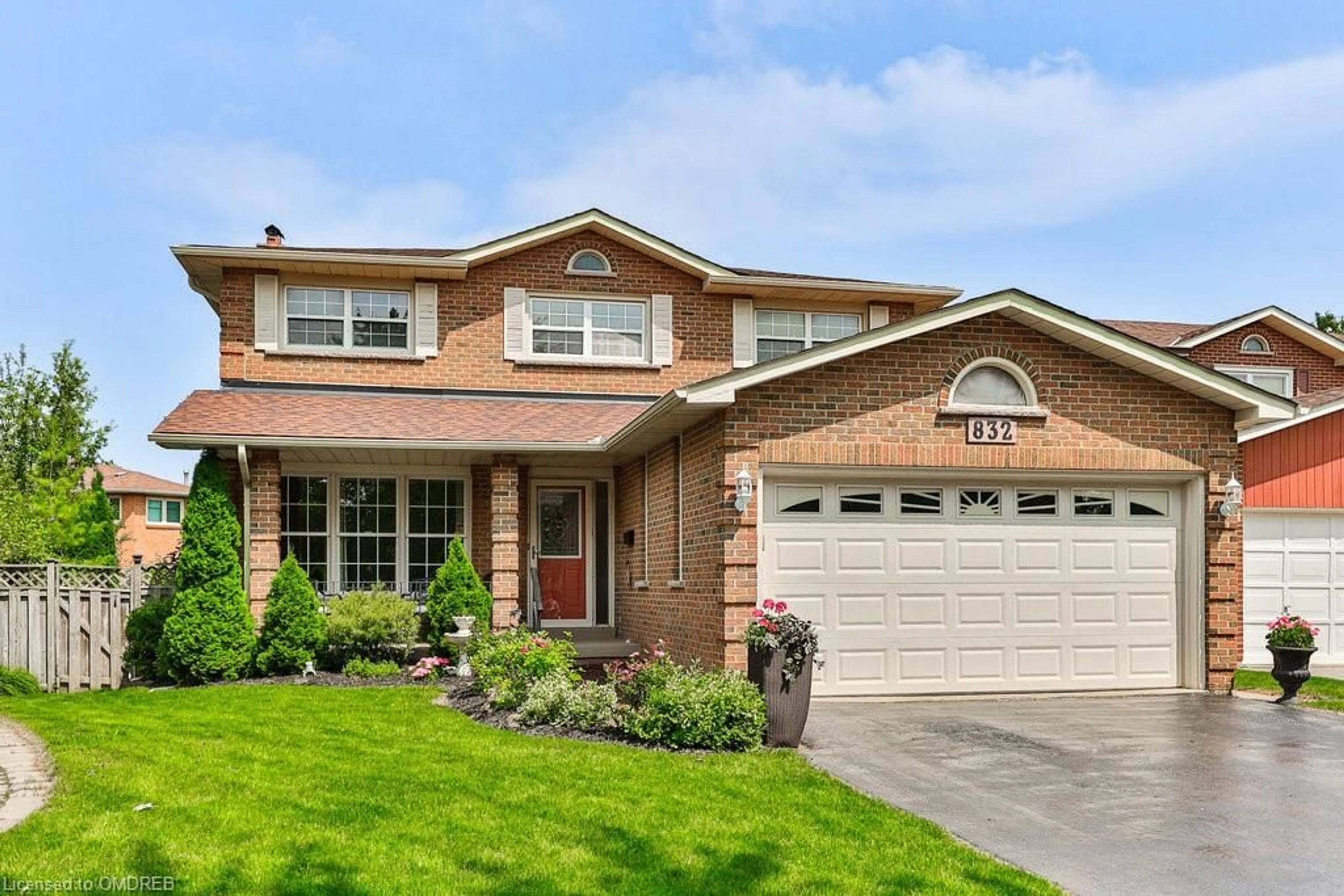 Home with brick exterior material for 832 Greycedar Cres, Mississauga Ontario L4W 3J8