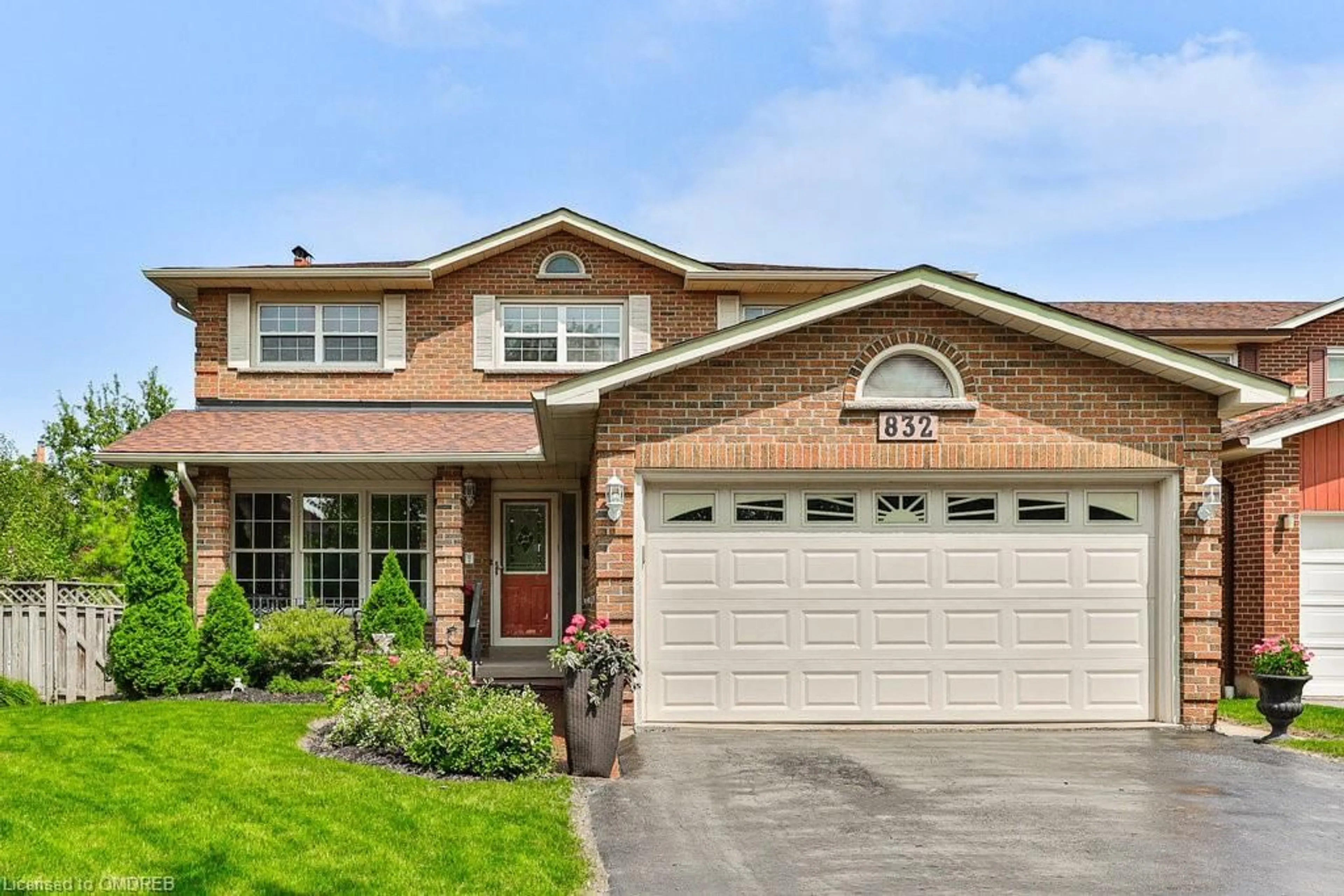 Home with brick exterior material for 832 Greycedar Cres, Mississauga Ontario L4W 3J8