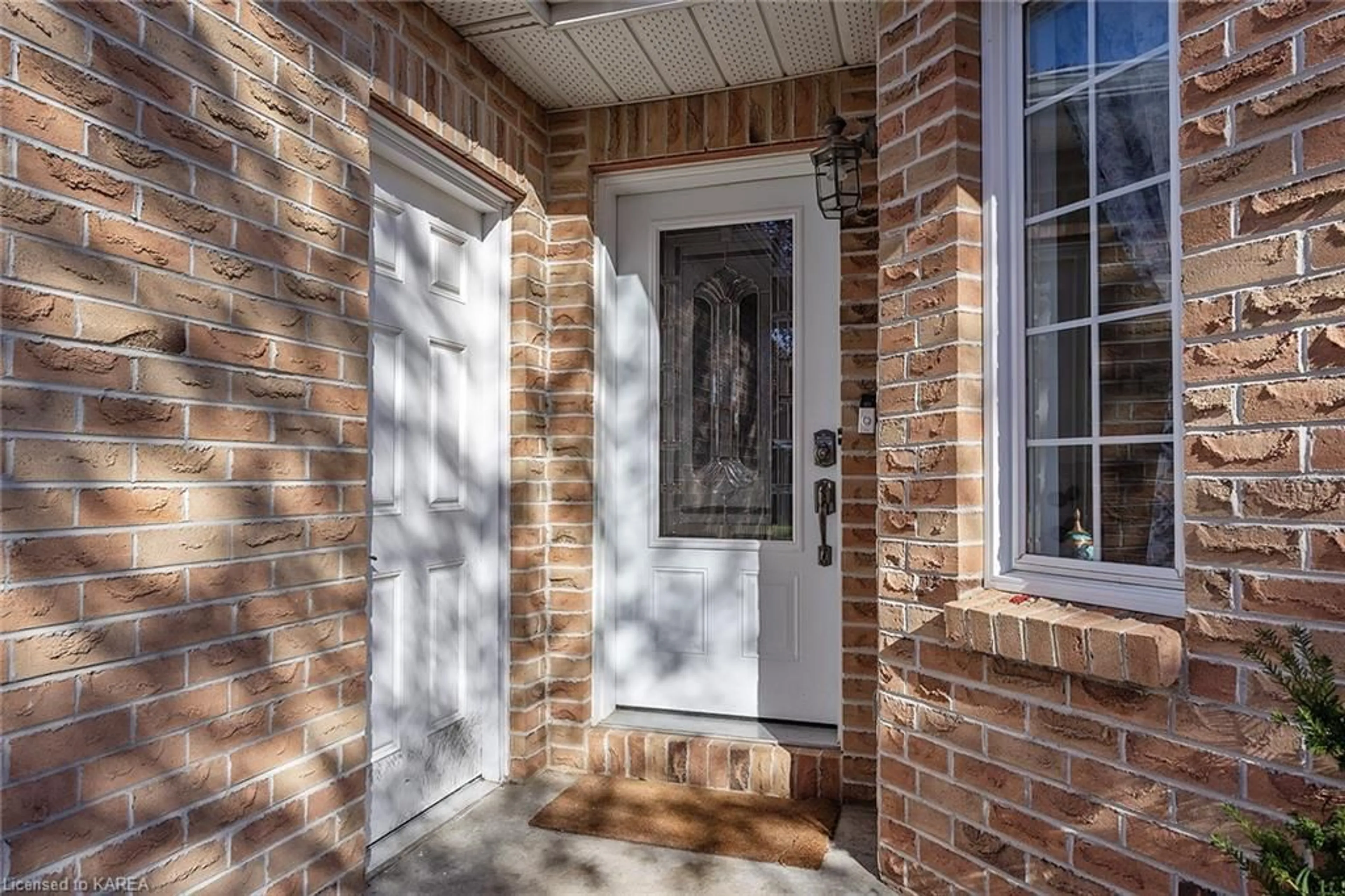 Indoor entryway for 950 Lombardy St, Kingston Ontario K7M 9C2