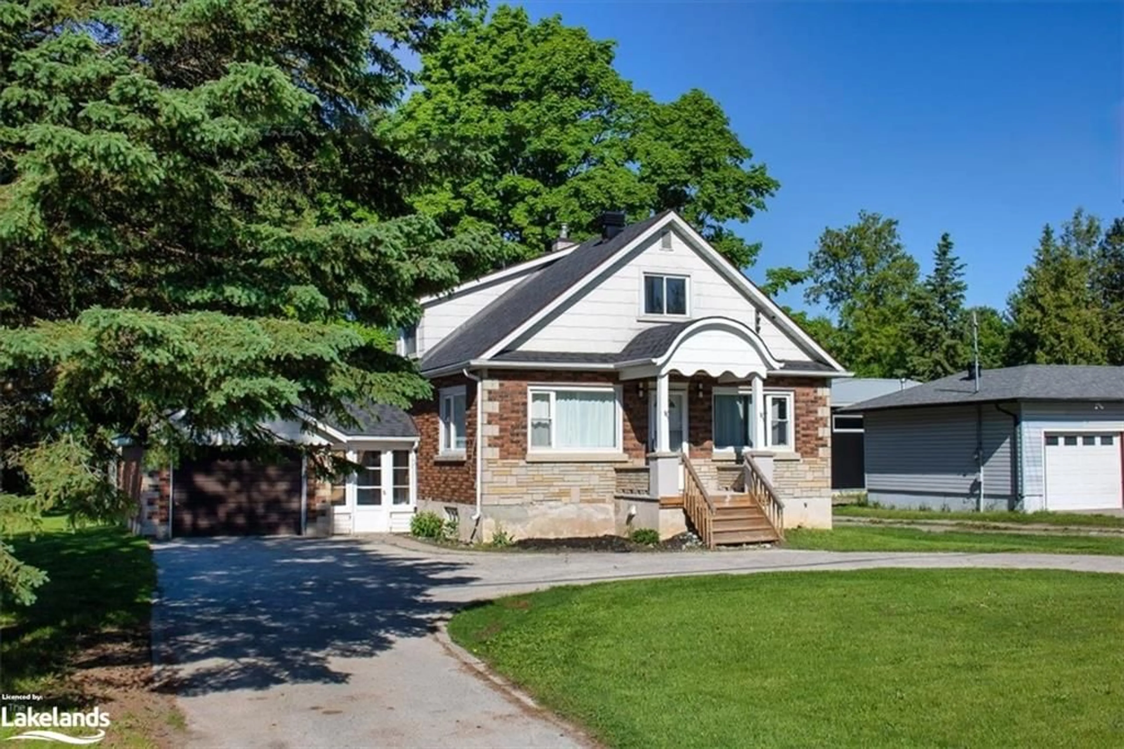 Frontside or backside of a home for 7613 Highway 26, Stayner Ontario L0M 1S0