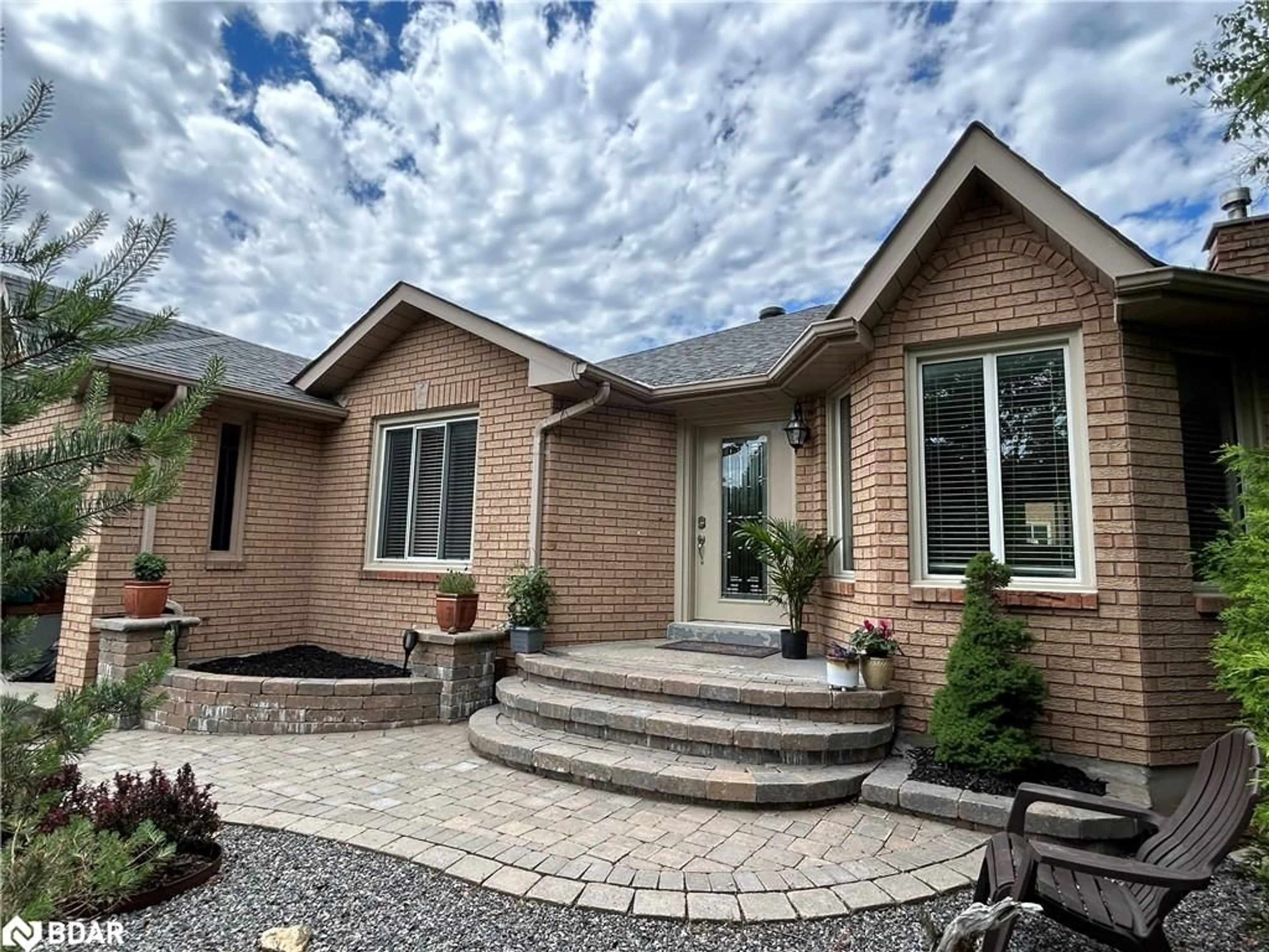 Home with brick exterior material for 6 Neelands St, Barrie Ontario L4N 7A1