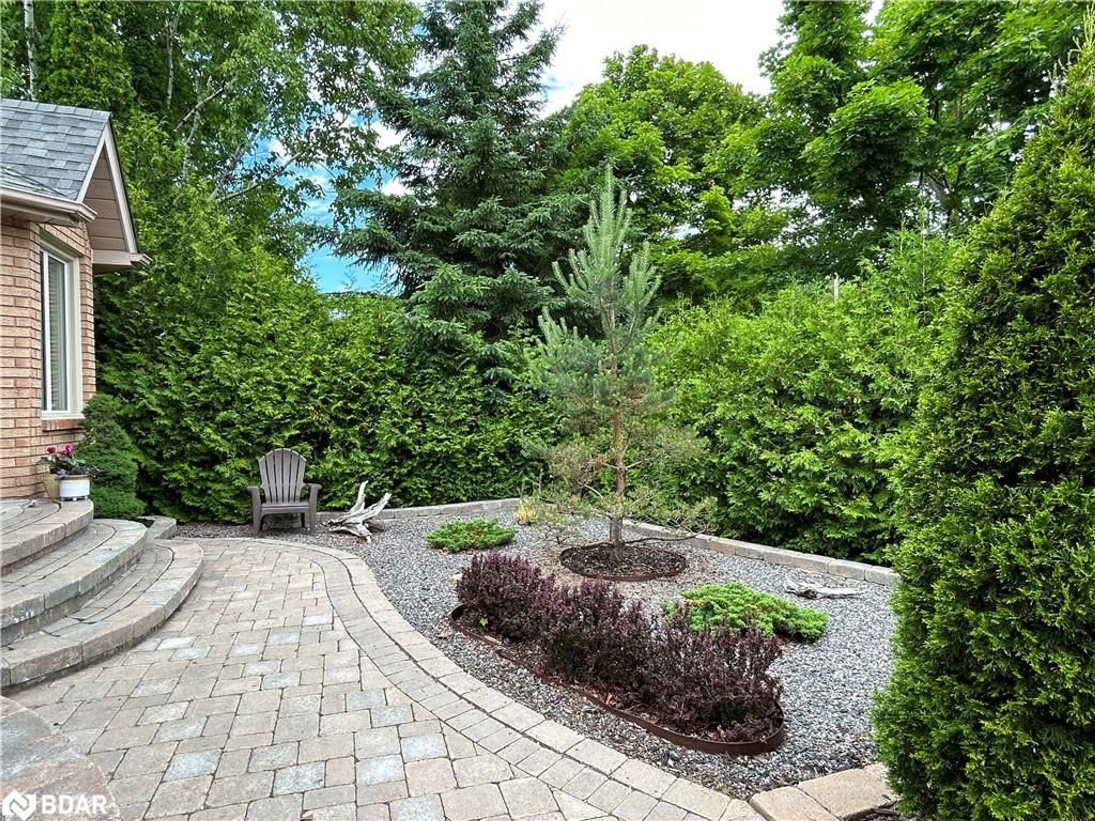 Patio for 6 Neelands St, Barrie Ontario L4N 7A1