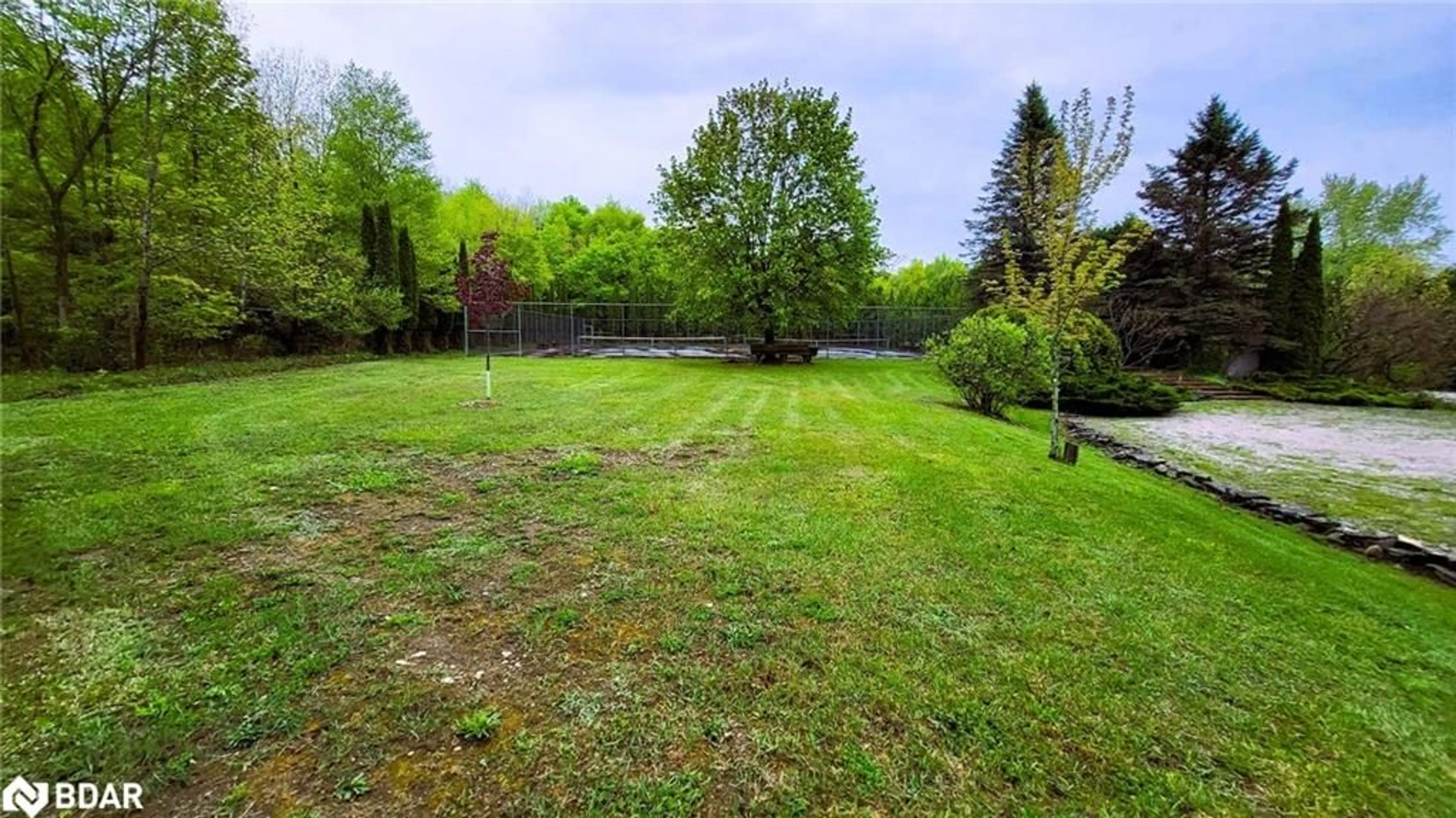 Fenced yard for 3 Forest Wood Lane, Oro-Medonte Ontario L0L 1T0