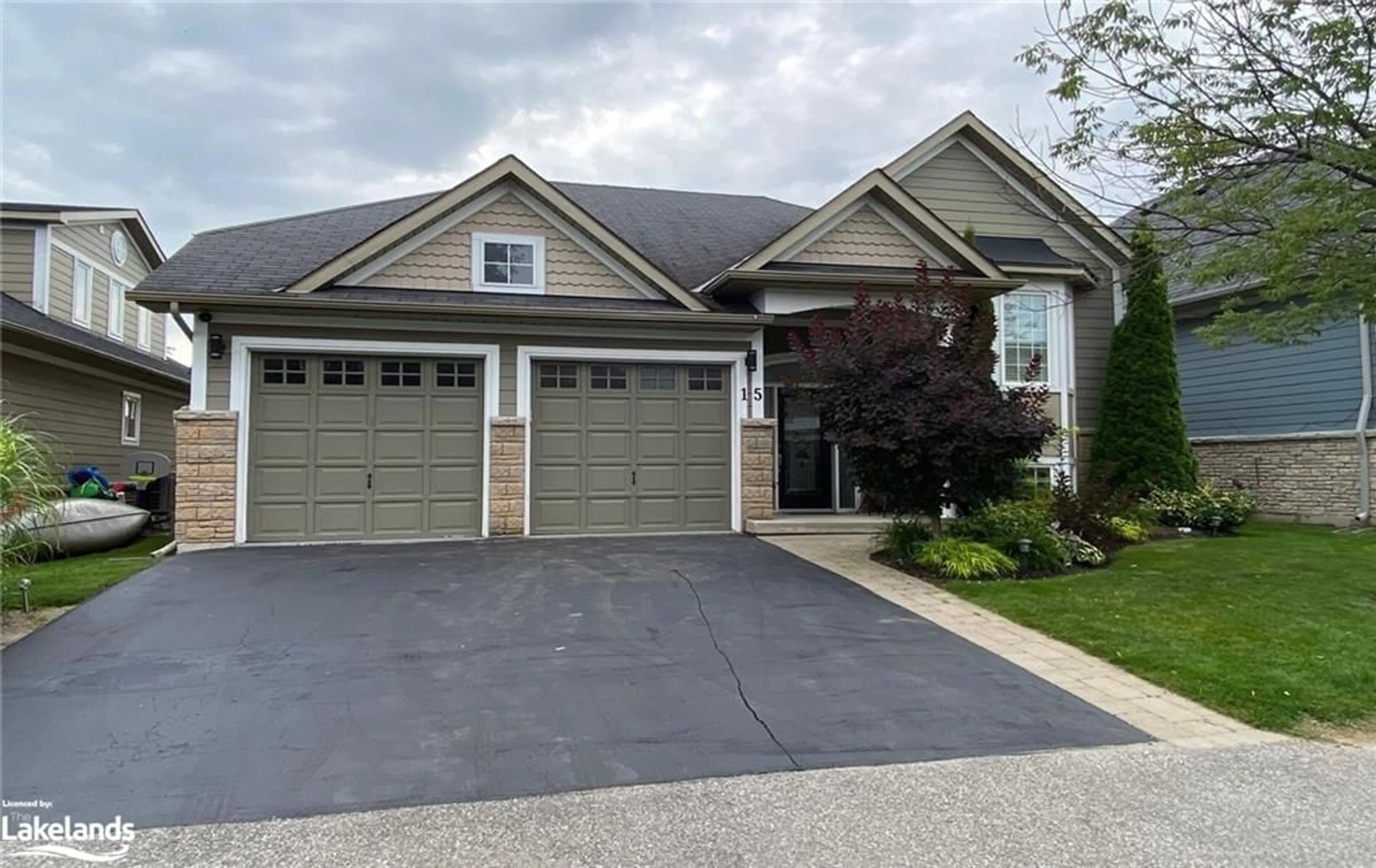Frontside or backside of a home for 15 Marine View Dr, Collingwood Ontario L9Y 5A2