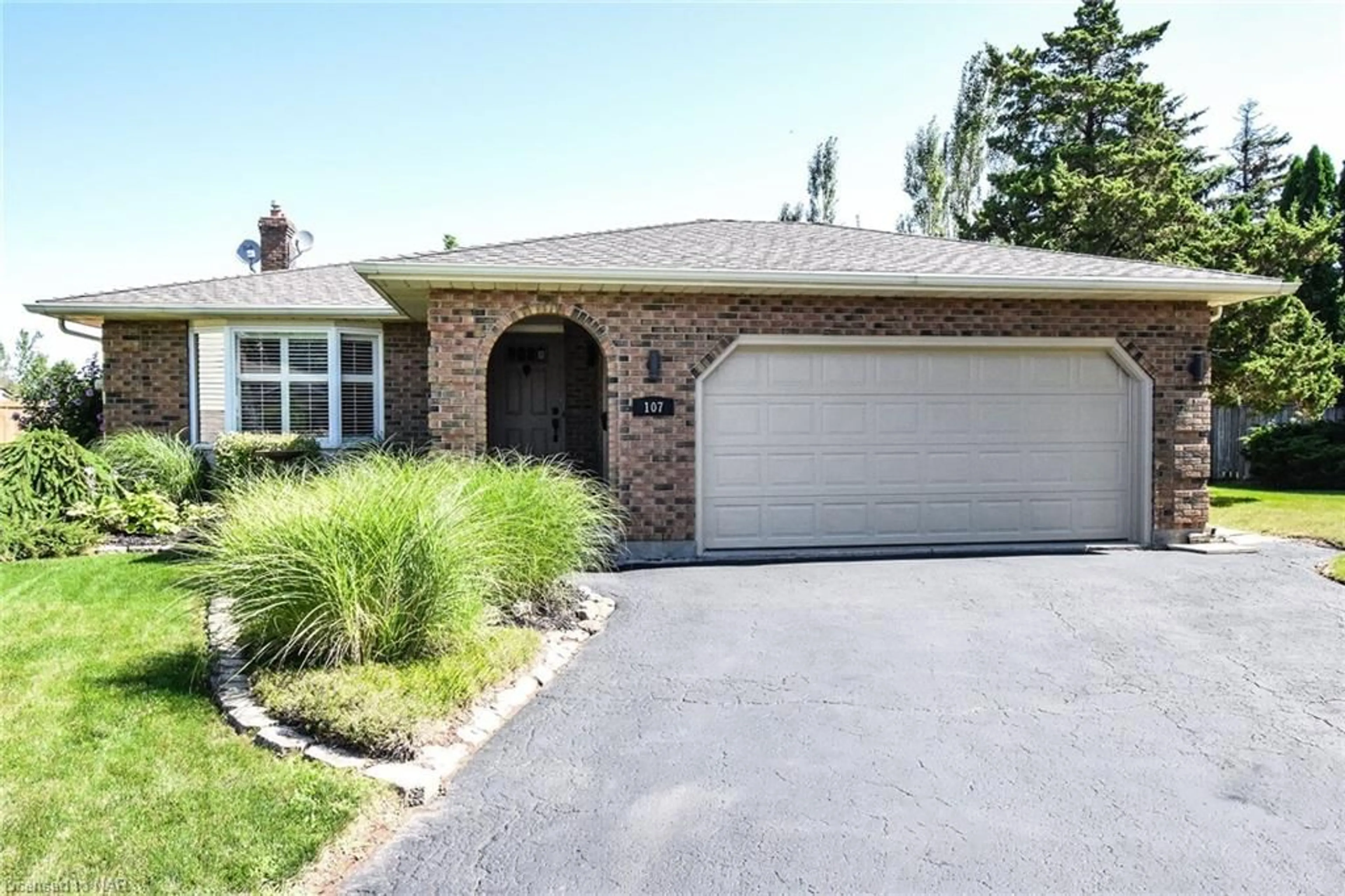 Home with brick exterior material for 107 Melissa Cres, Welland Ontario L3C 6M5