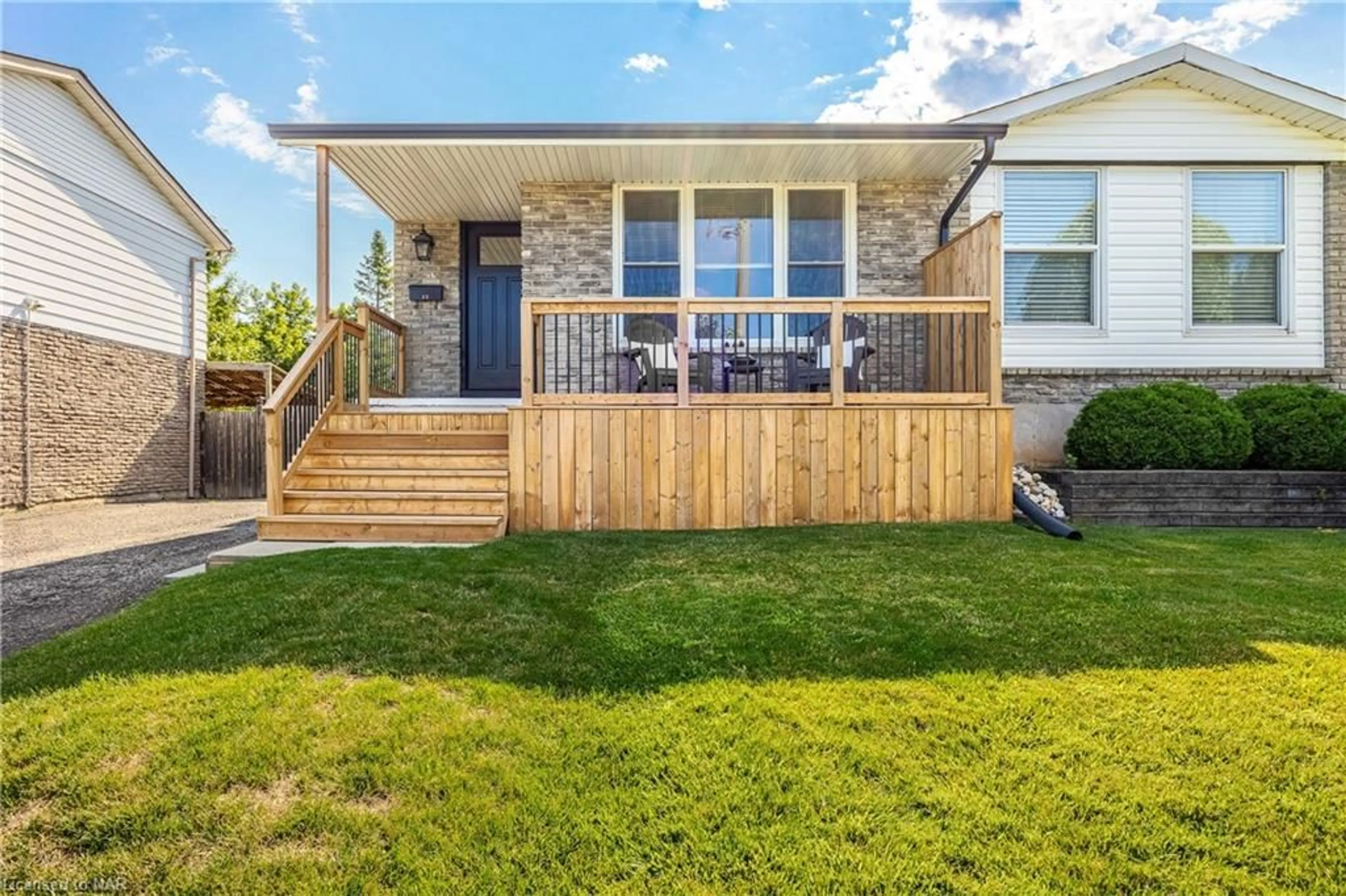 Frontside or backside of a home for 23 Canterbury Dr, St. Catharines Ontario L2P 3M6