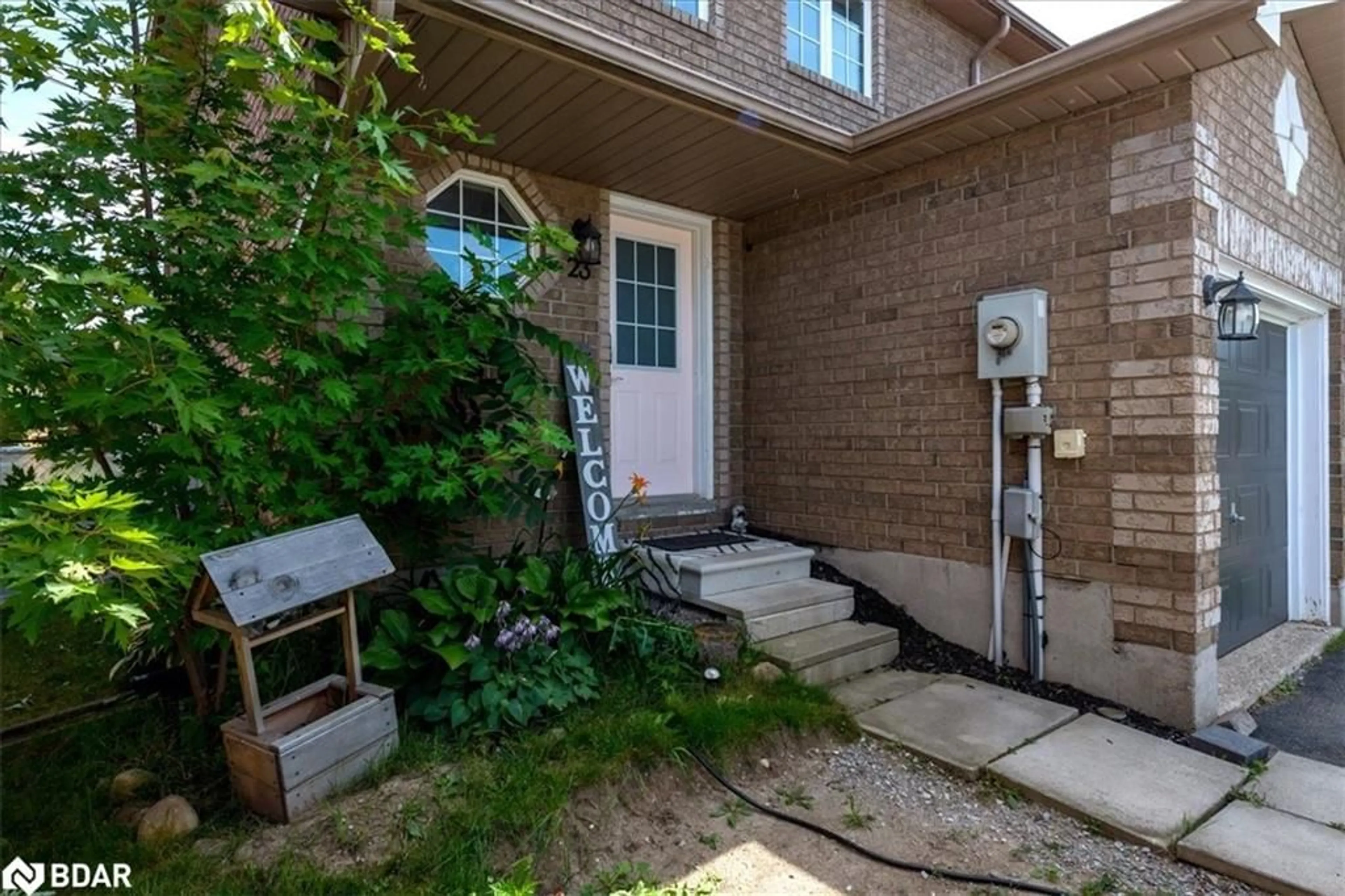 A pic from exterior of the house or condo for 23 Coronation Pky, Barrie Ontario L4M 7J9