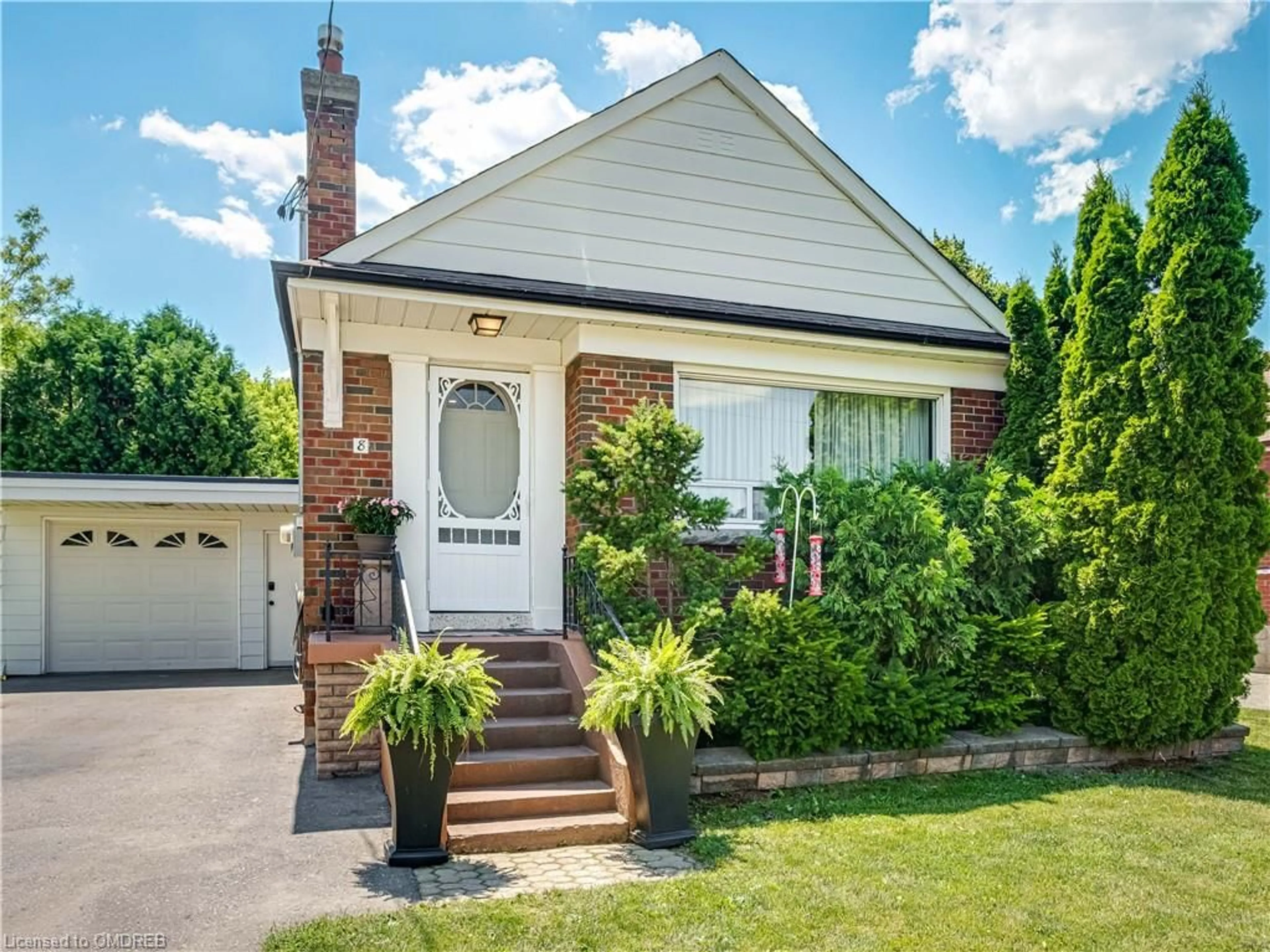 Frontside or backside of a home for 8 Willowhurst Cres, Toronto Ontario M1R 3R6