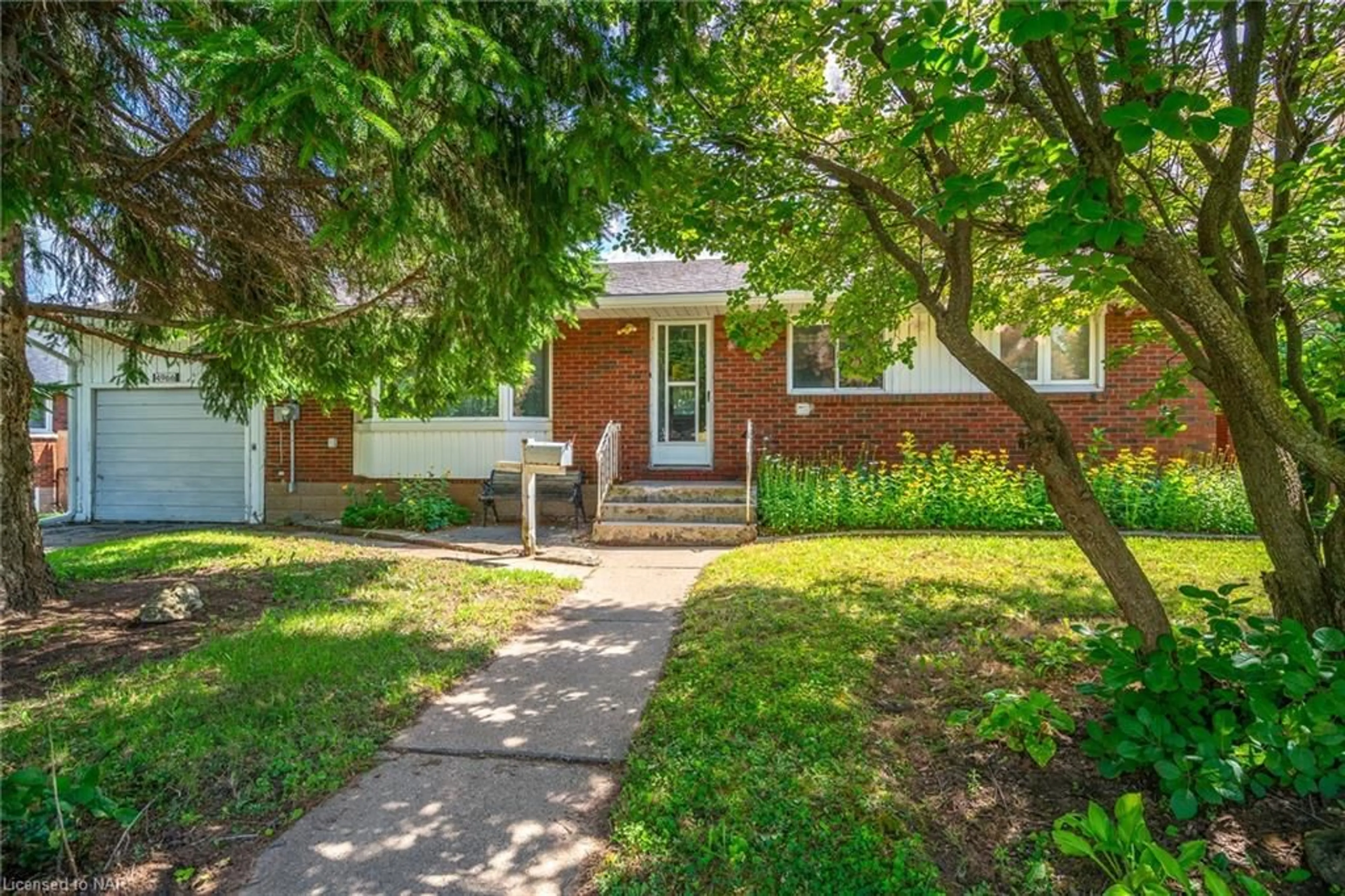 Frontside or backside of a home for 4966 Shirley Ave, Niagara Falls Ontario L2E 5B8