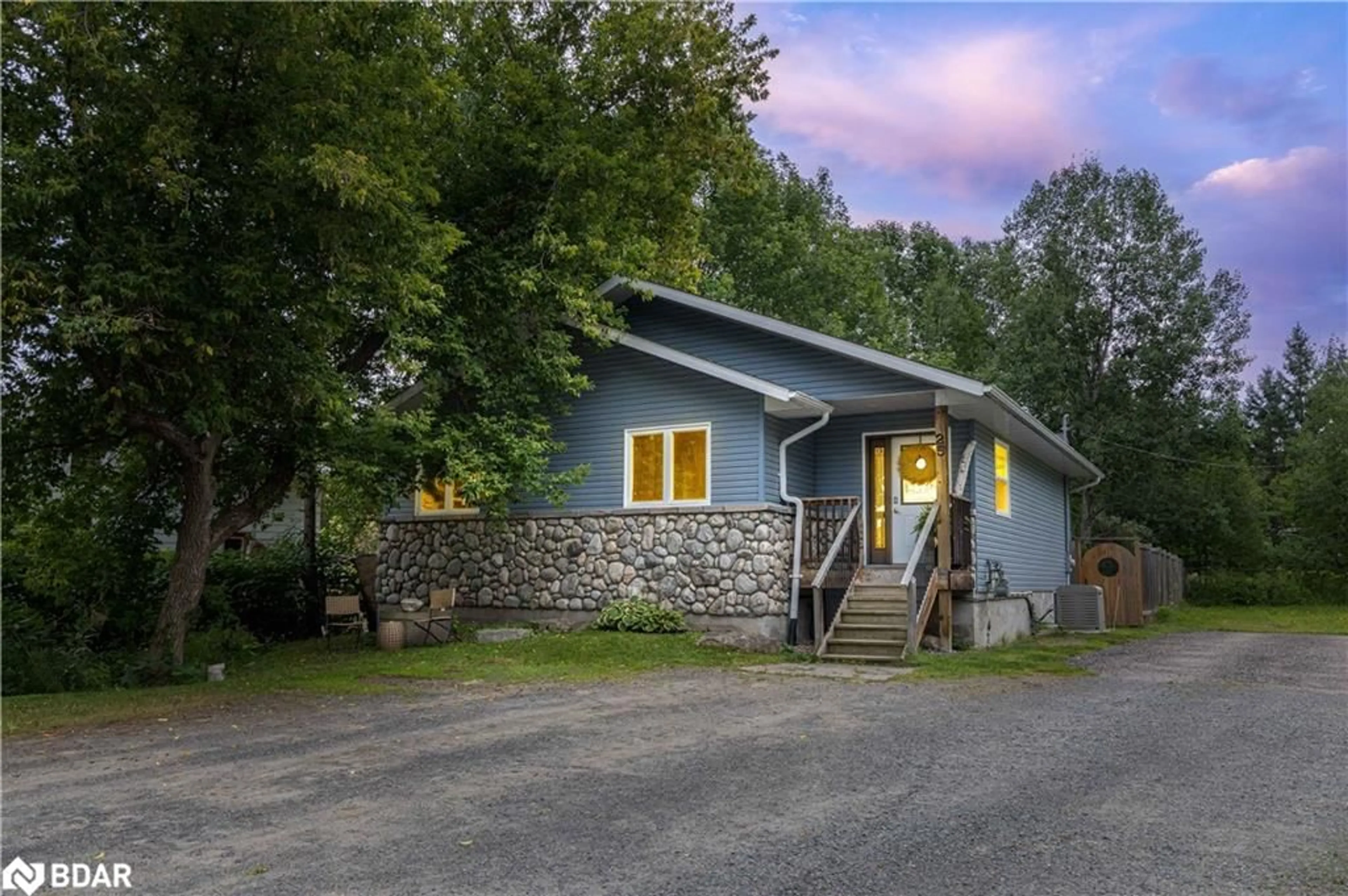 Cottage for 25 Elliott St, Huntsville Ontario P1H 1W7