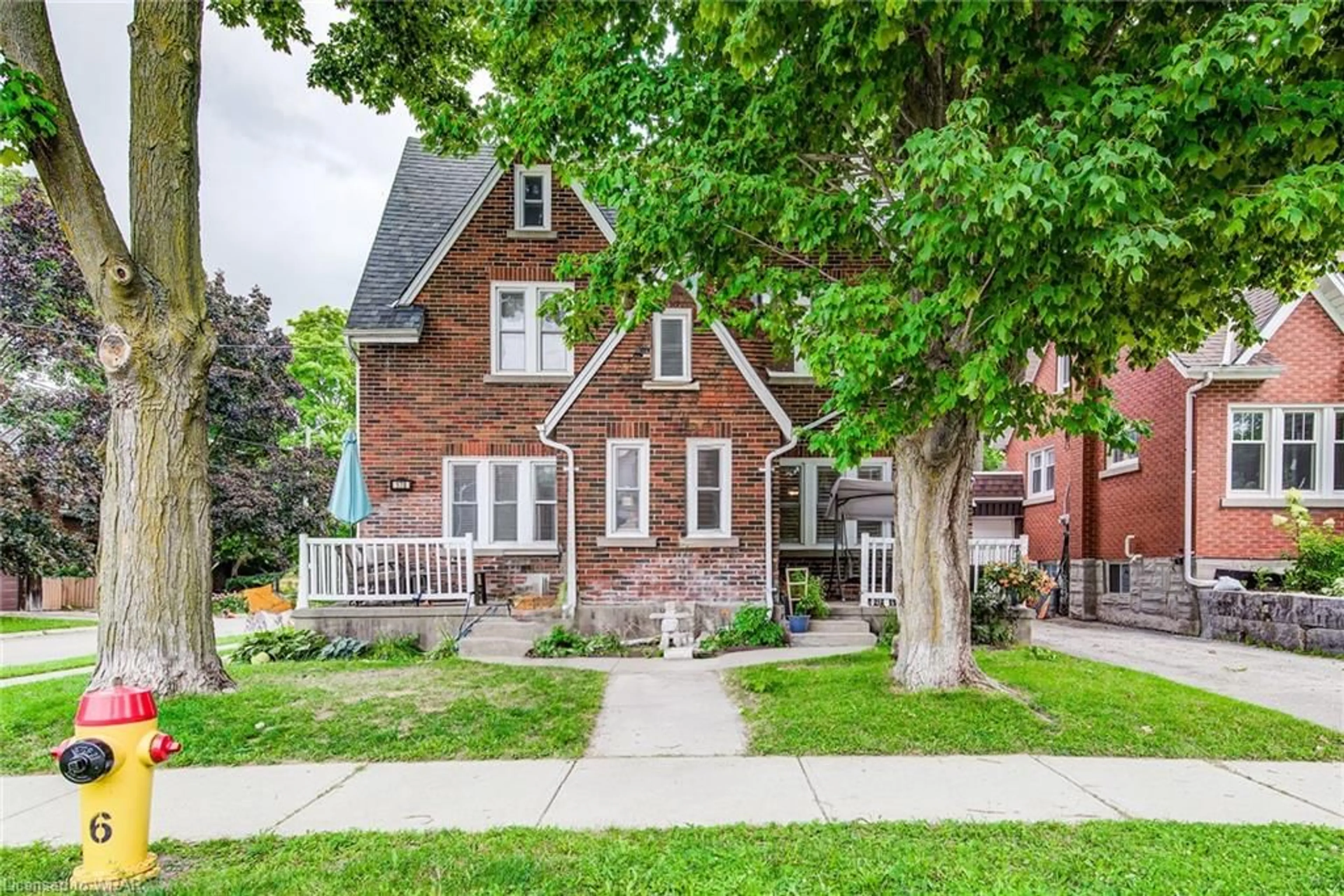 Home with brick exterior material for 178-180 Samuel St, Kitchener Ontario N2H 1R3