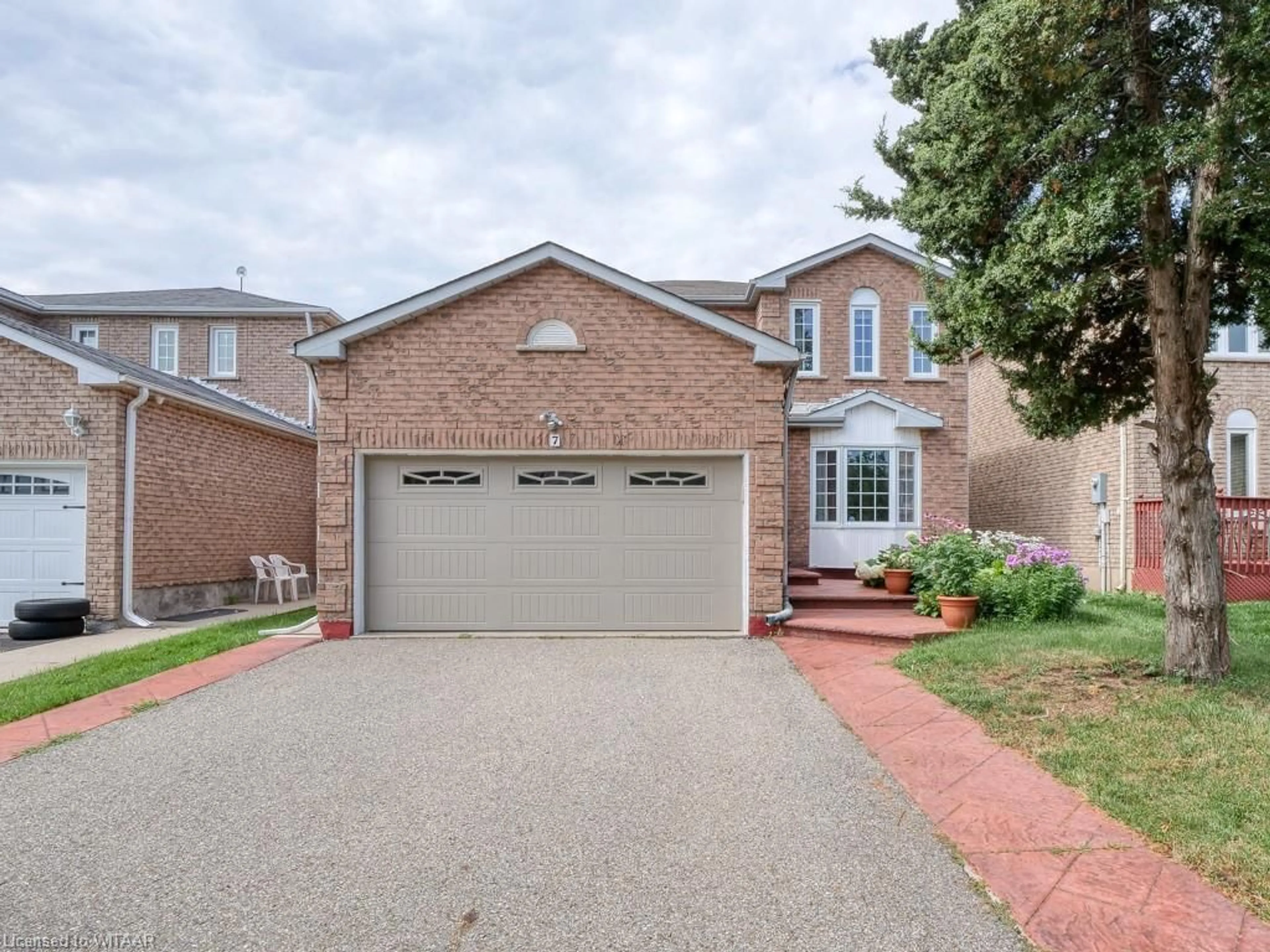 Home with brick exterior material for 7 Duggan Dr, Brampton Ontario L6Y 4K8