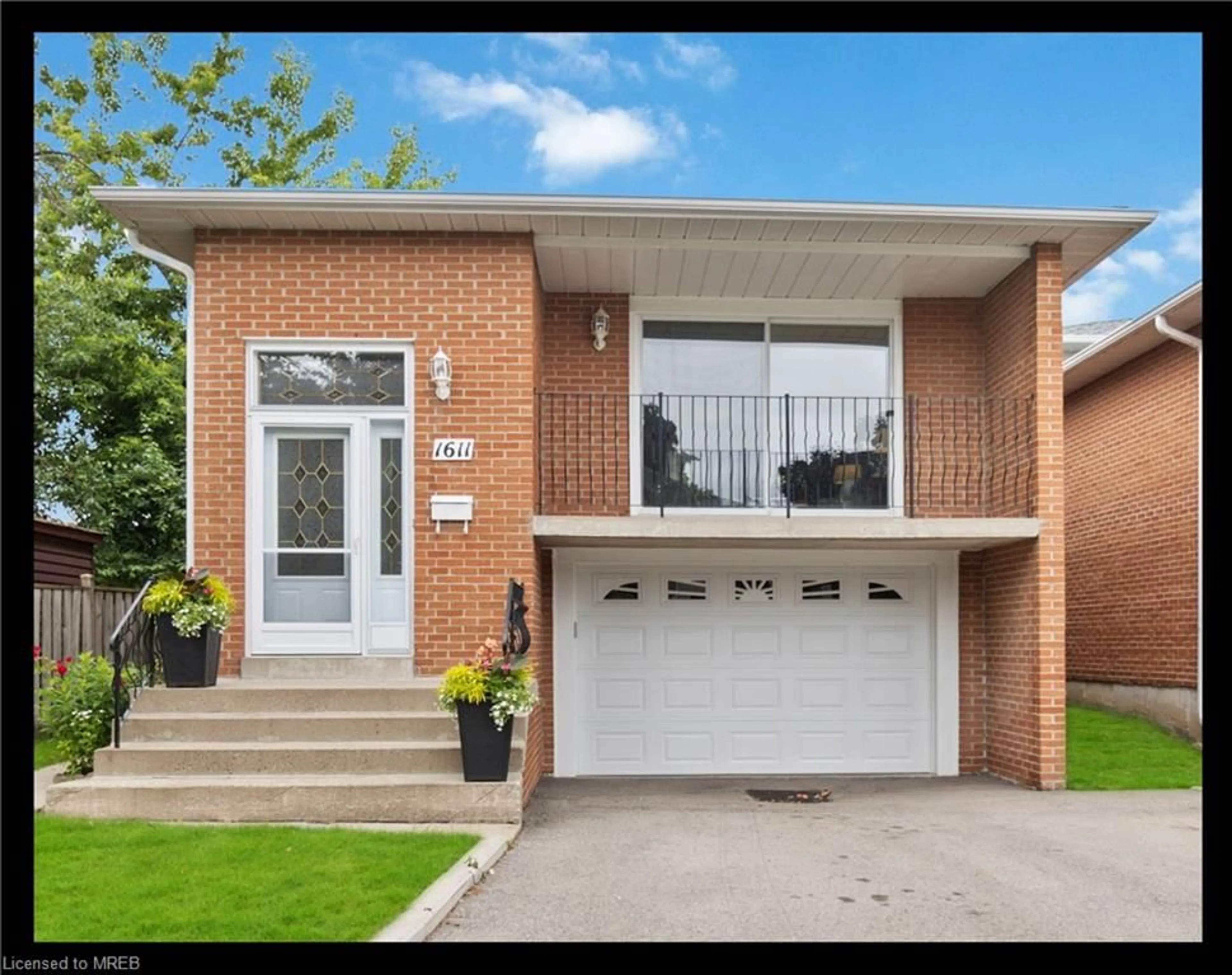 Home with brick exterior material for 1611 Lewes Way, Mississauga Ontario L4W 3H5