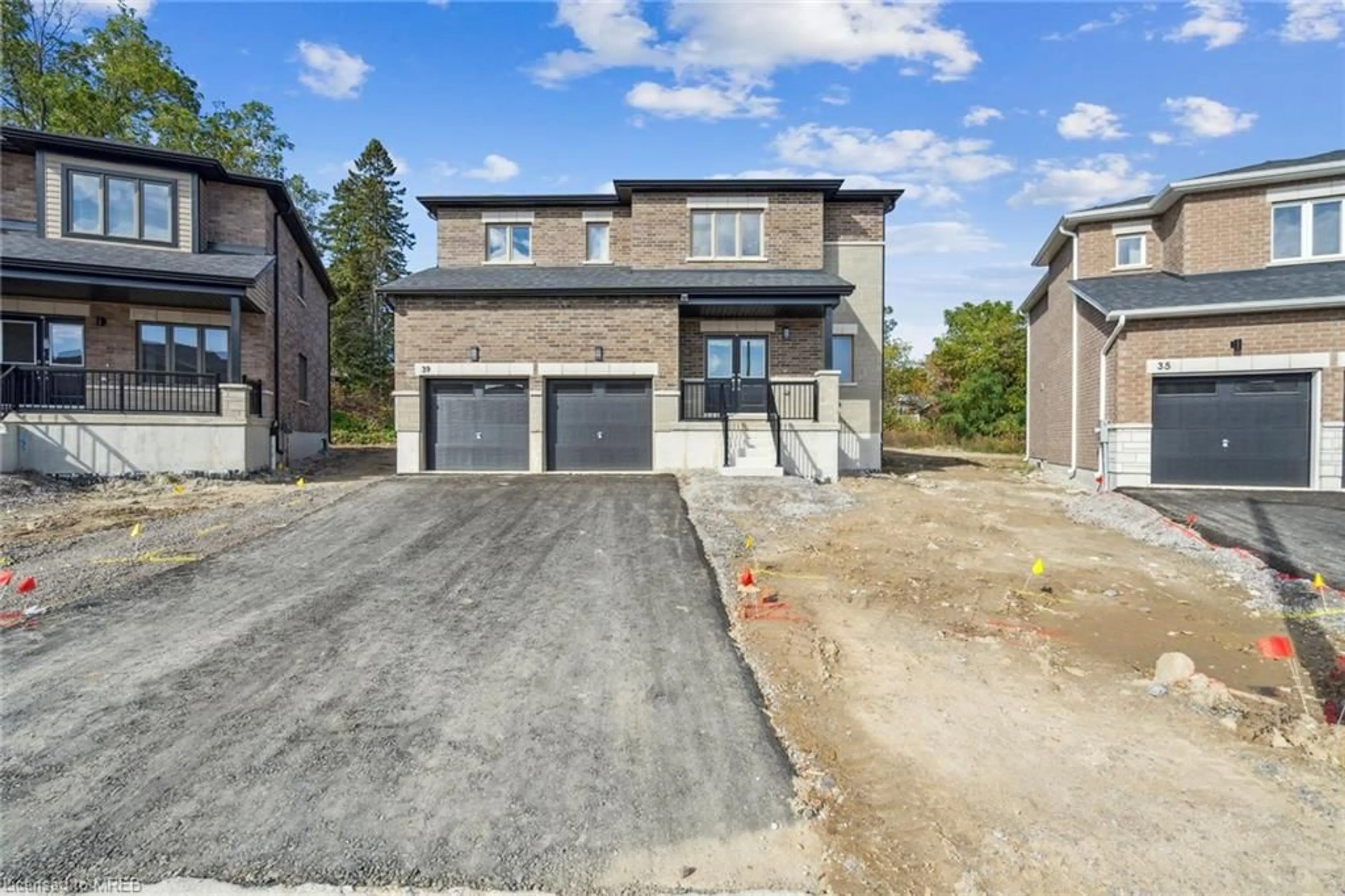 Home with brick exterior material for 39 Tulip Cres, Simcoe Ontario N3Y 0G8