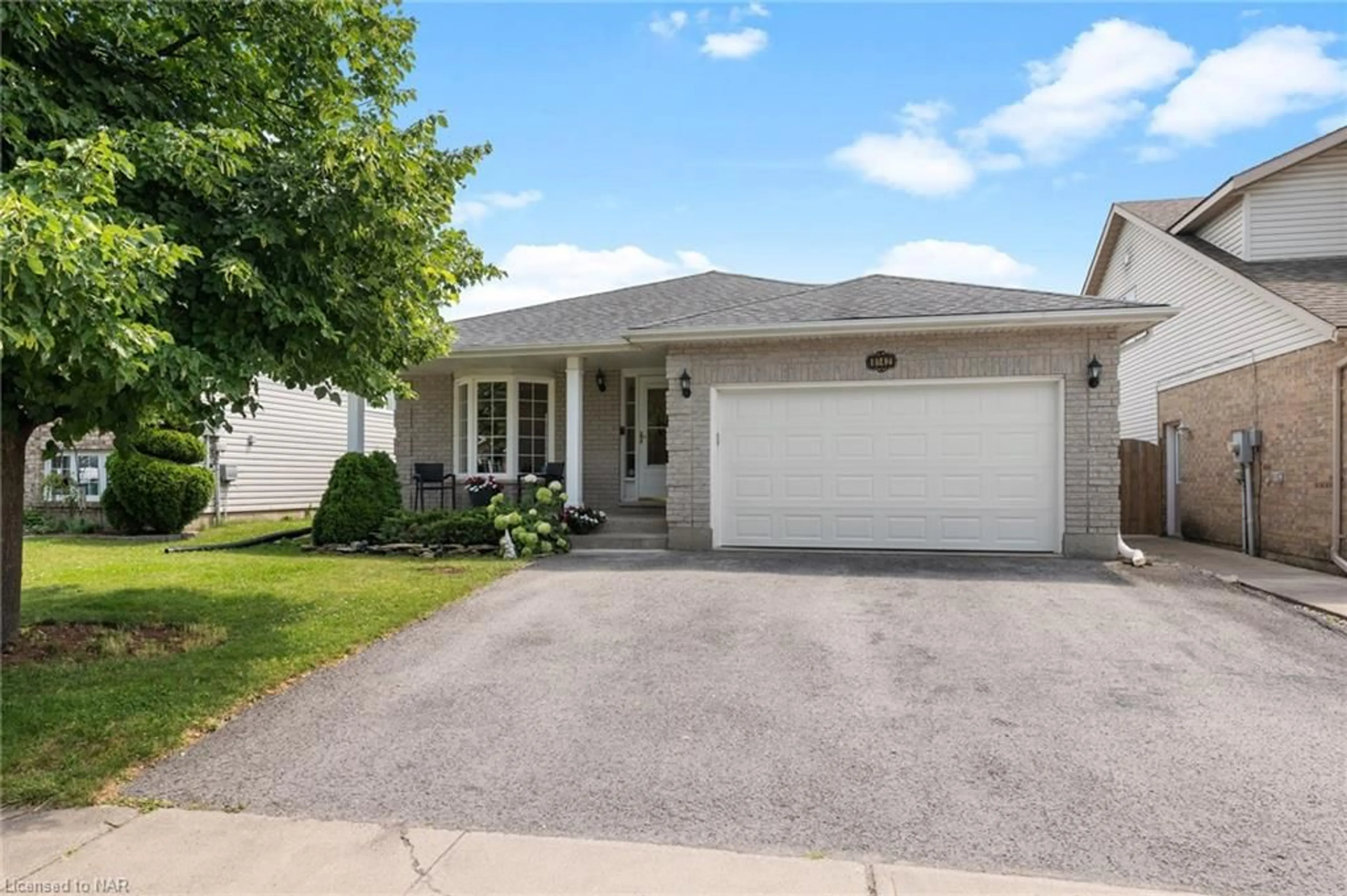 Frontside or backside of a home for 8142 Woodsview Cres, Niagara Falls Ontario L2H 3G1