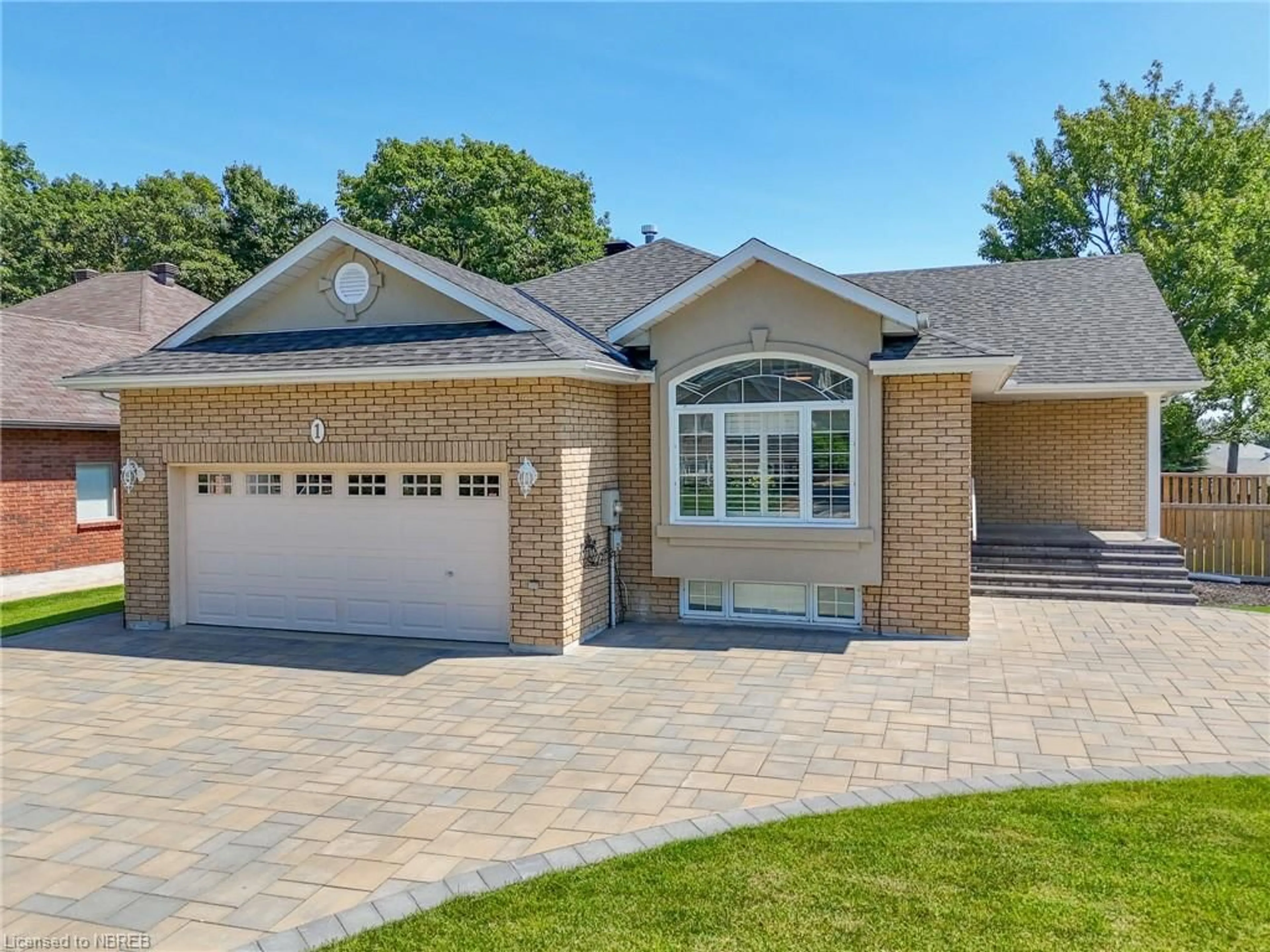 Home with brick exterior material for 1 Christopher Crt, North Bay Ontario P1C 1M6